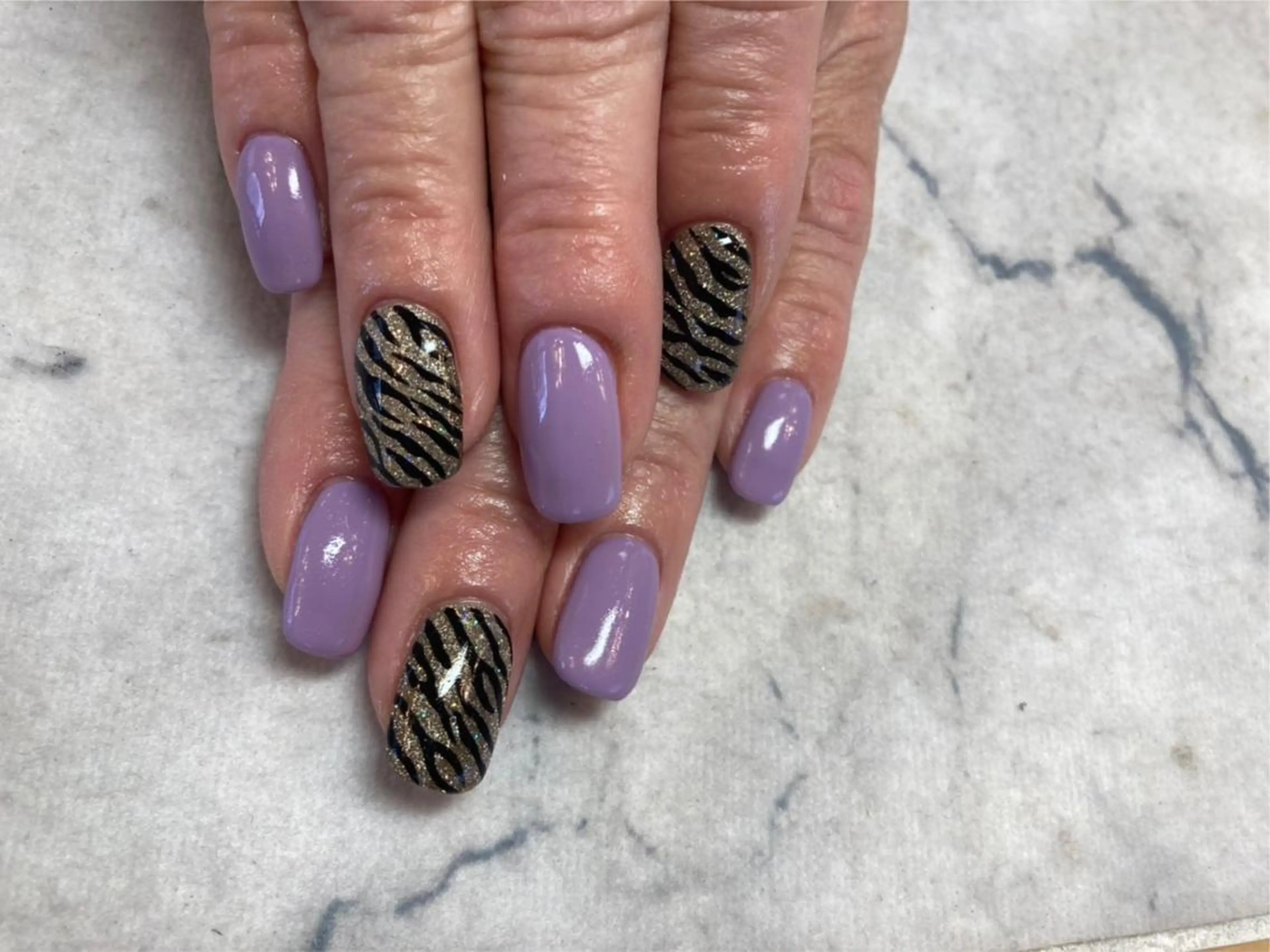 ネイル ネイルリボン 受付スタッフのネイルデザイン