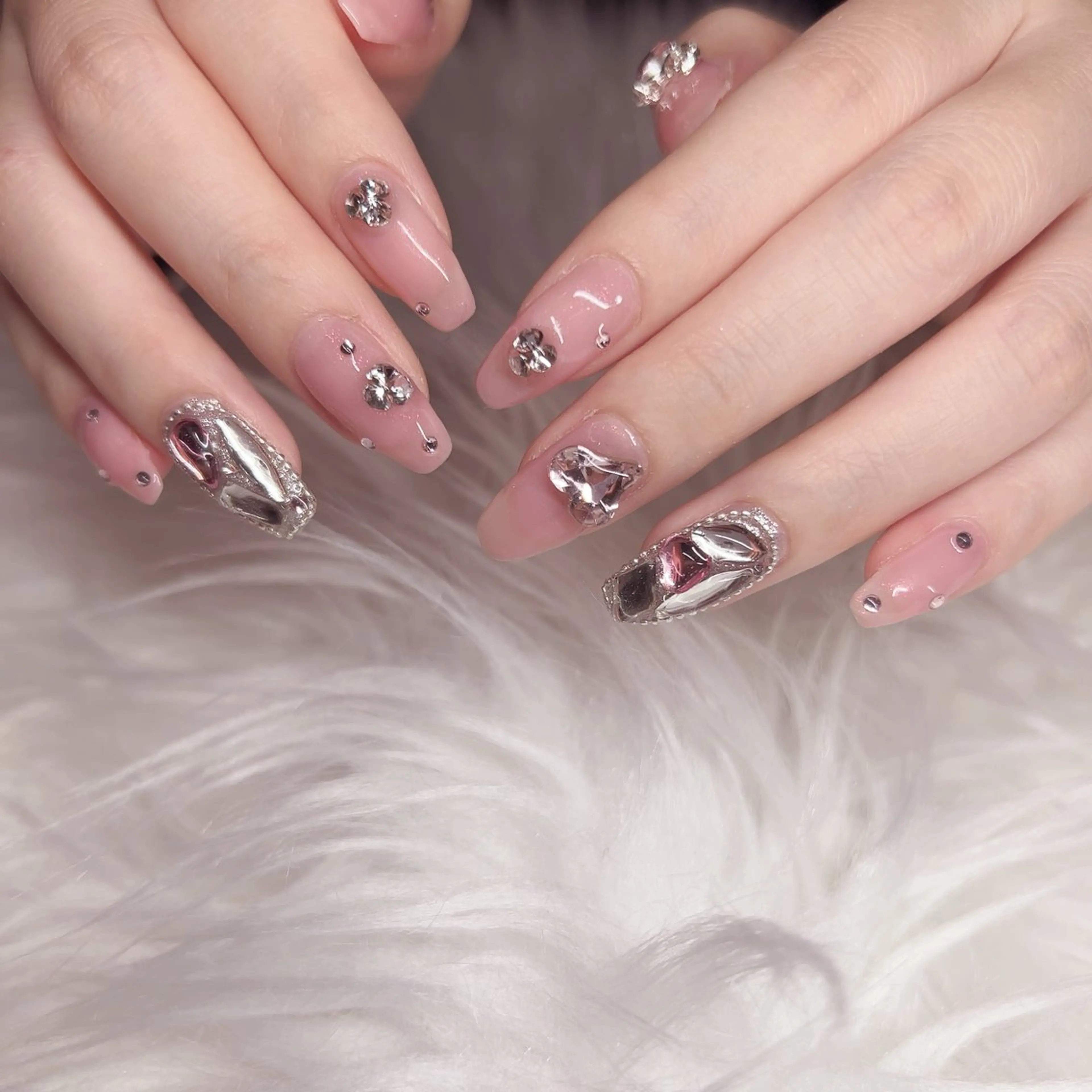 ネイル アートネイル HENECY🍓 momokaのネイルデザイン