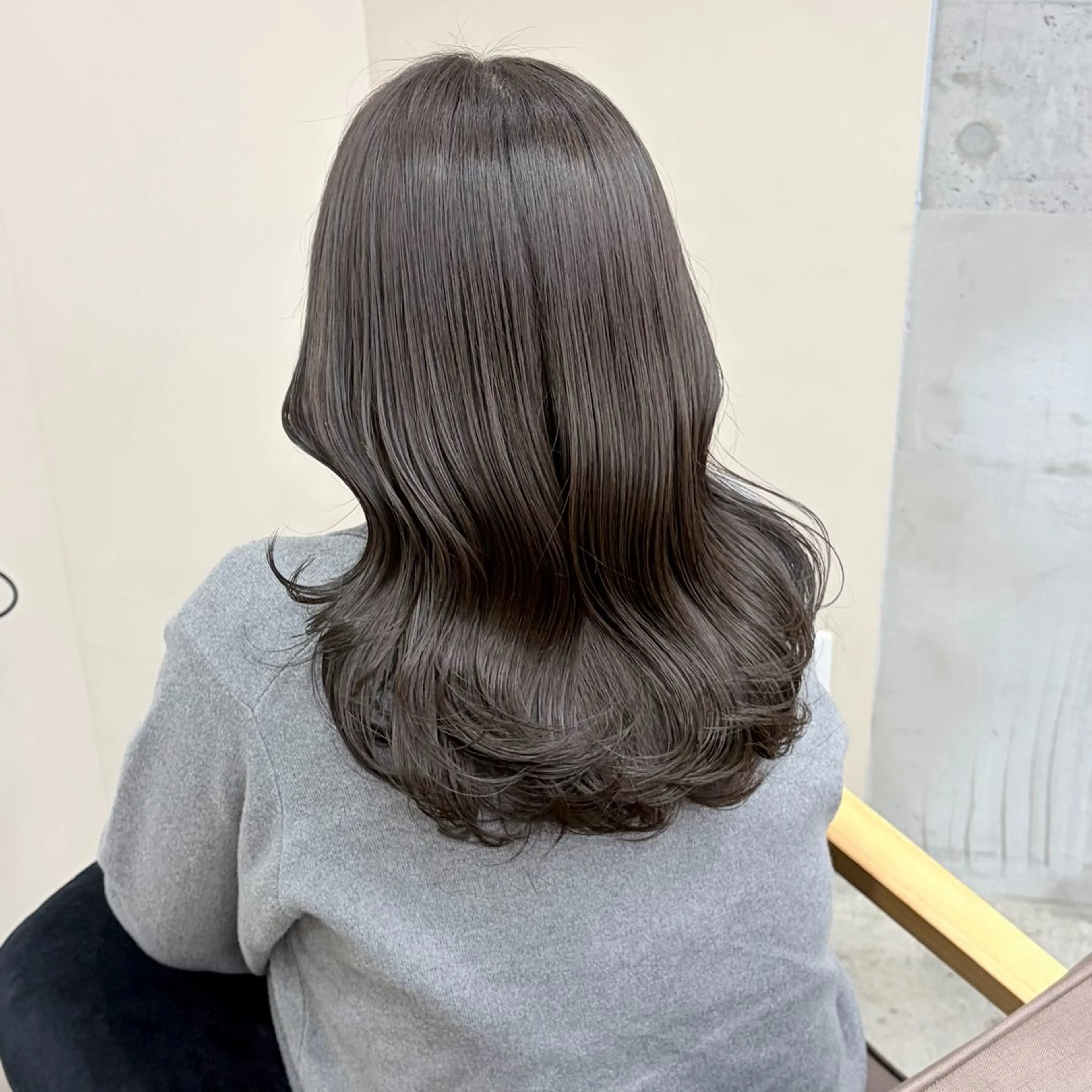 セミロング カラー 透明感カラー グレージュ カット ヘアカラー トリートメント noii / 伊藤 愛莉のヘアスタイル