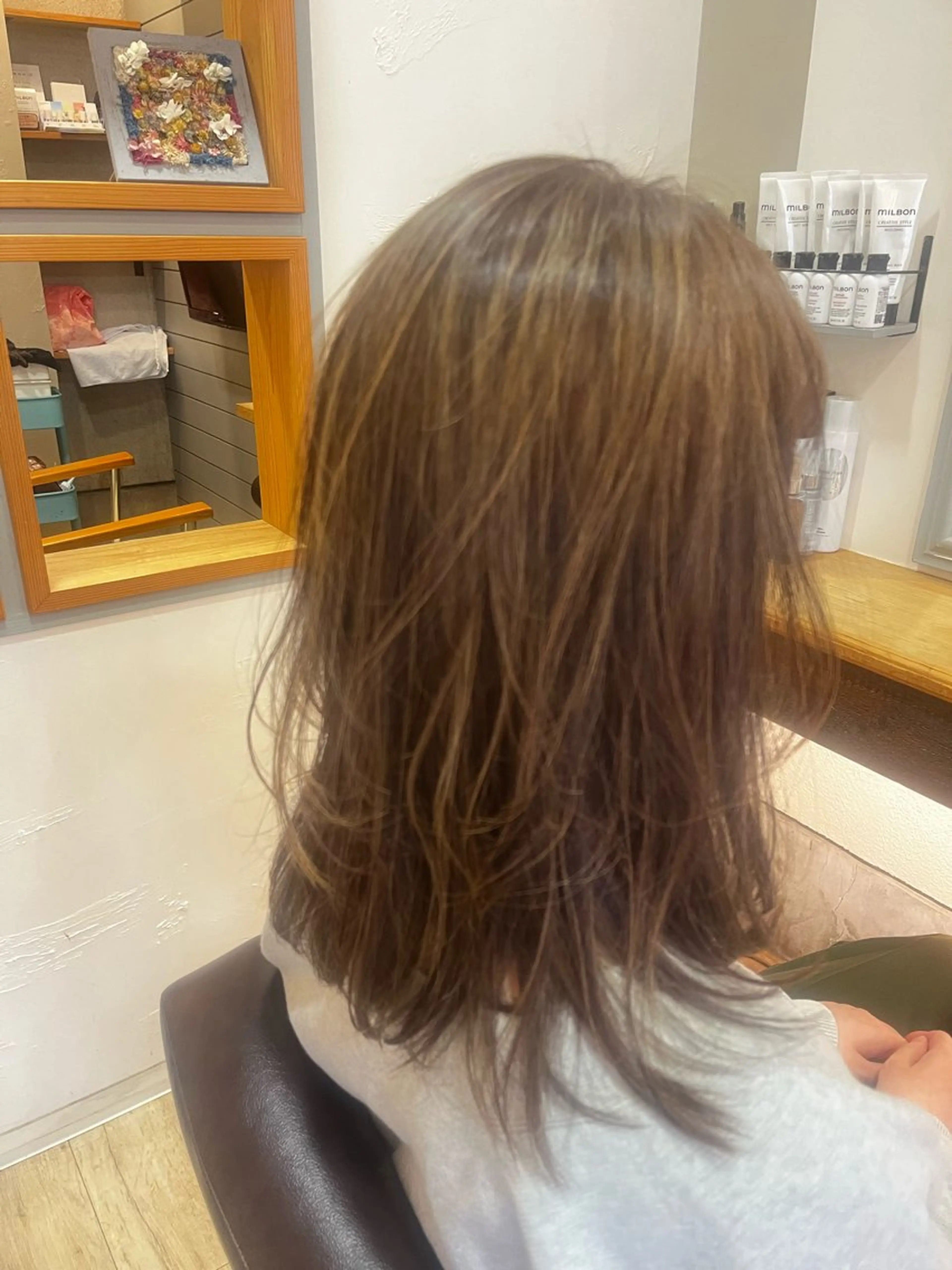 ミディアム ハイライト ハラちゃんカット✂︎ 透明感🩵ケアカラーのヘアスタイル