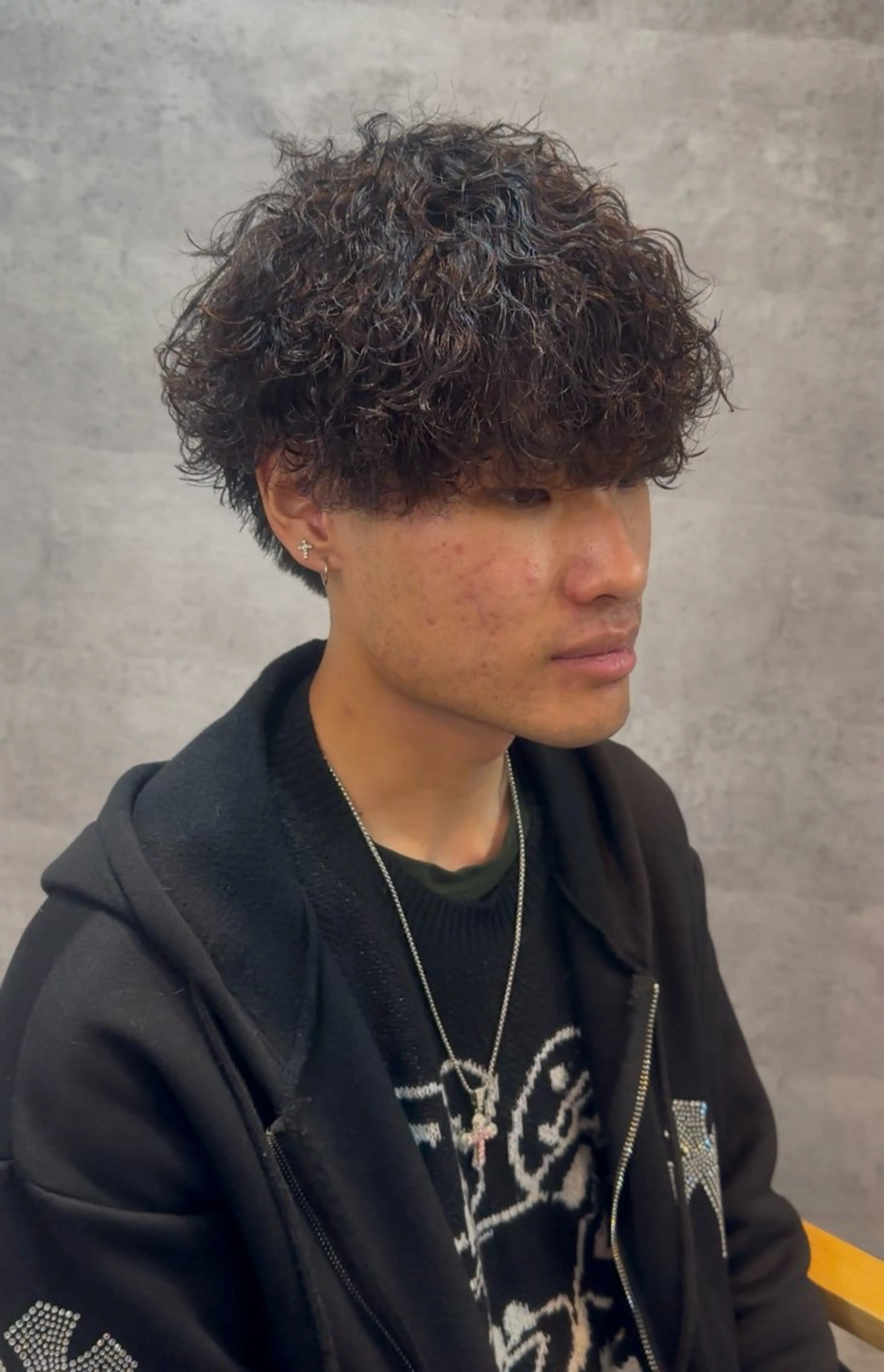 パーマ メンズ メンズパーマ 波巻きパーマ Bleachi 大宮West所属・鈴木拓也 メンズカットのヘアスタイル