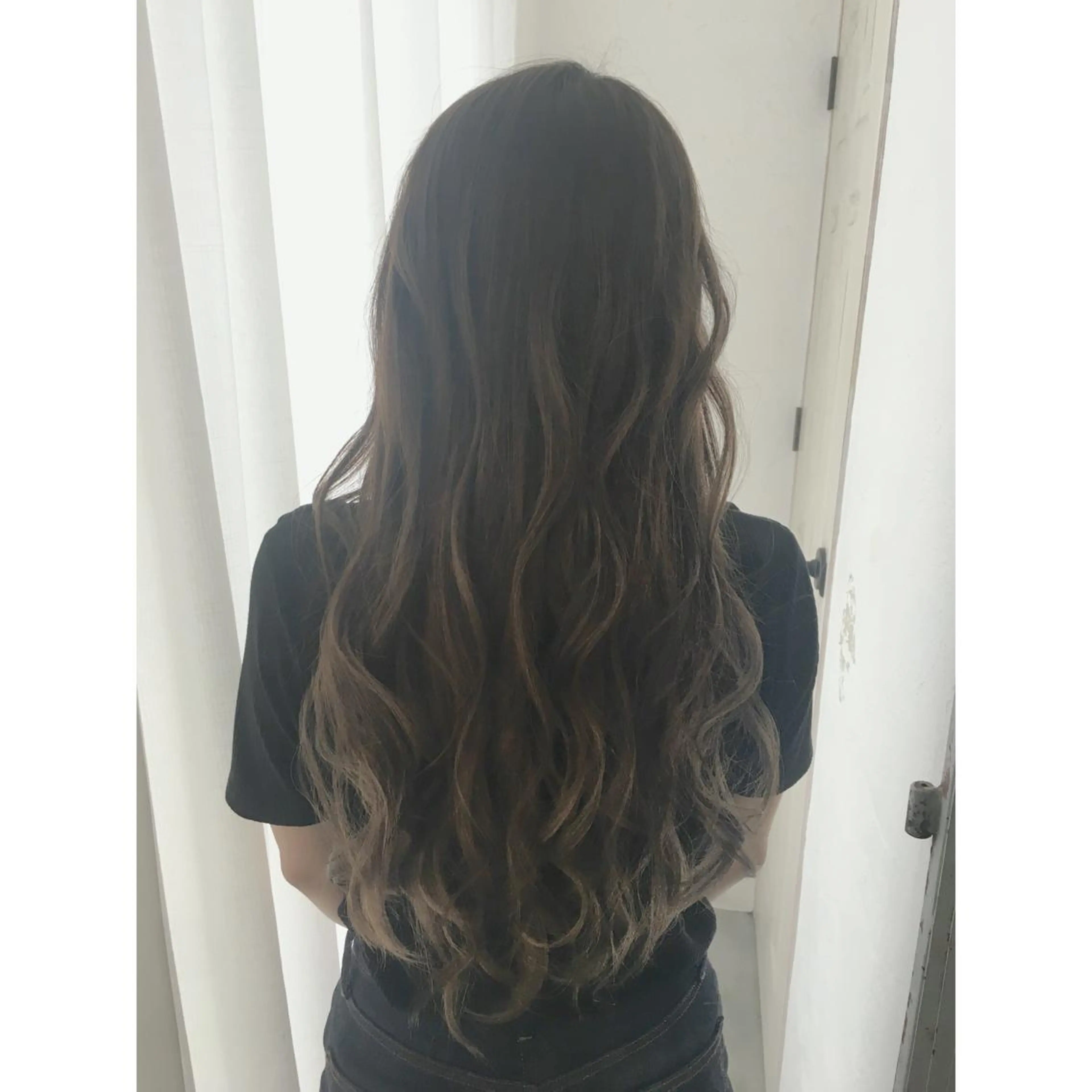 ロング カラー 透明感カラー グラデーションカラー ハイライトカラー イルミナカラー ハイライト fio マナミのヘアスタイル