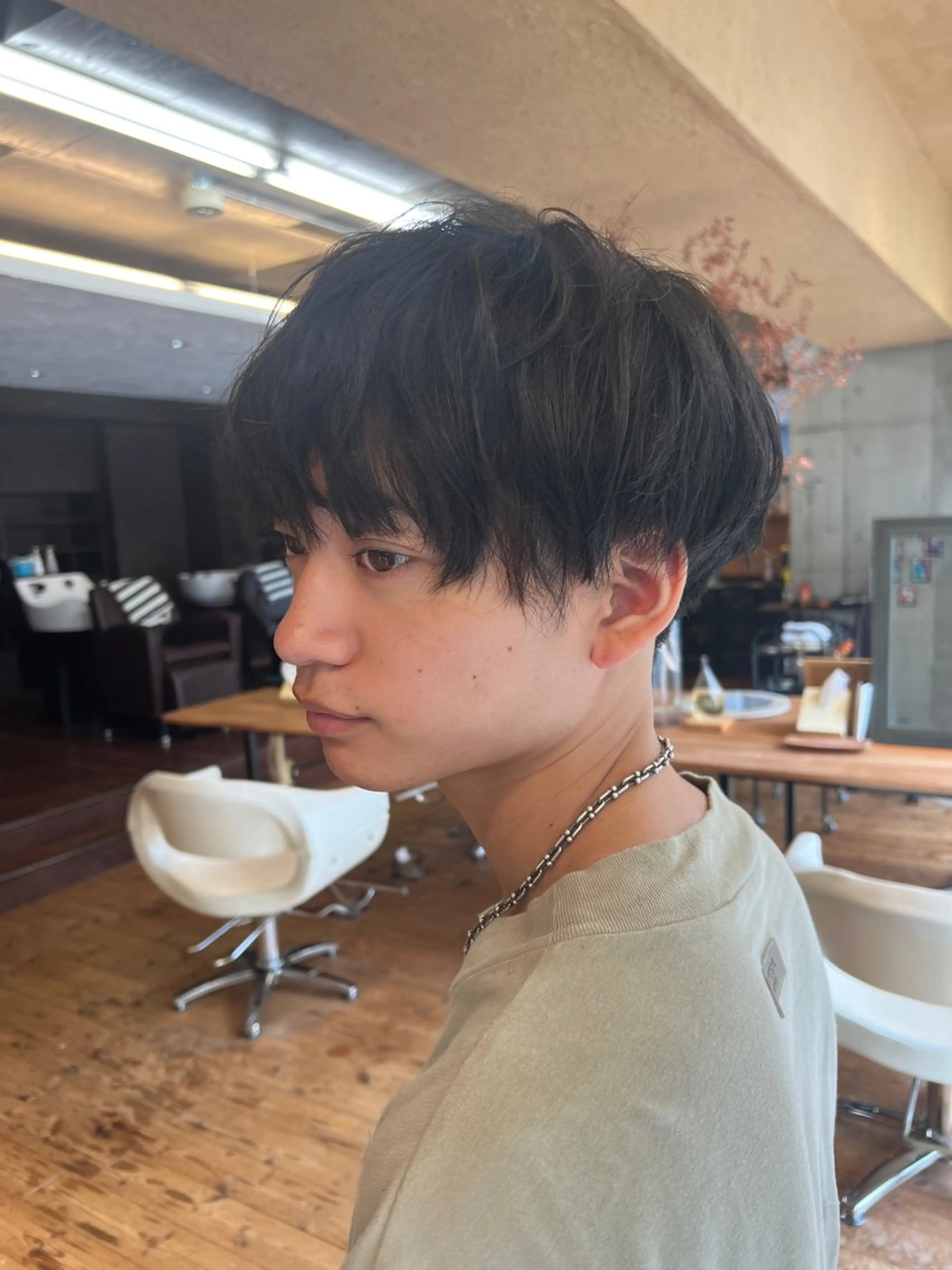 ショート 髪質改善 縮毛矯正 トリートメント ツイストパーマ カット BEACH　HAIR&NAIL所属・両国駅徒歩1分⭐️ アイロン仕上げのヘアスタイル