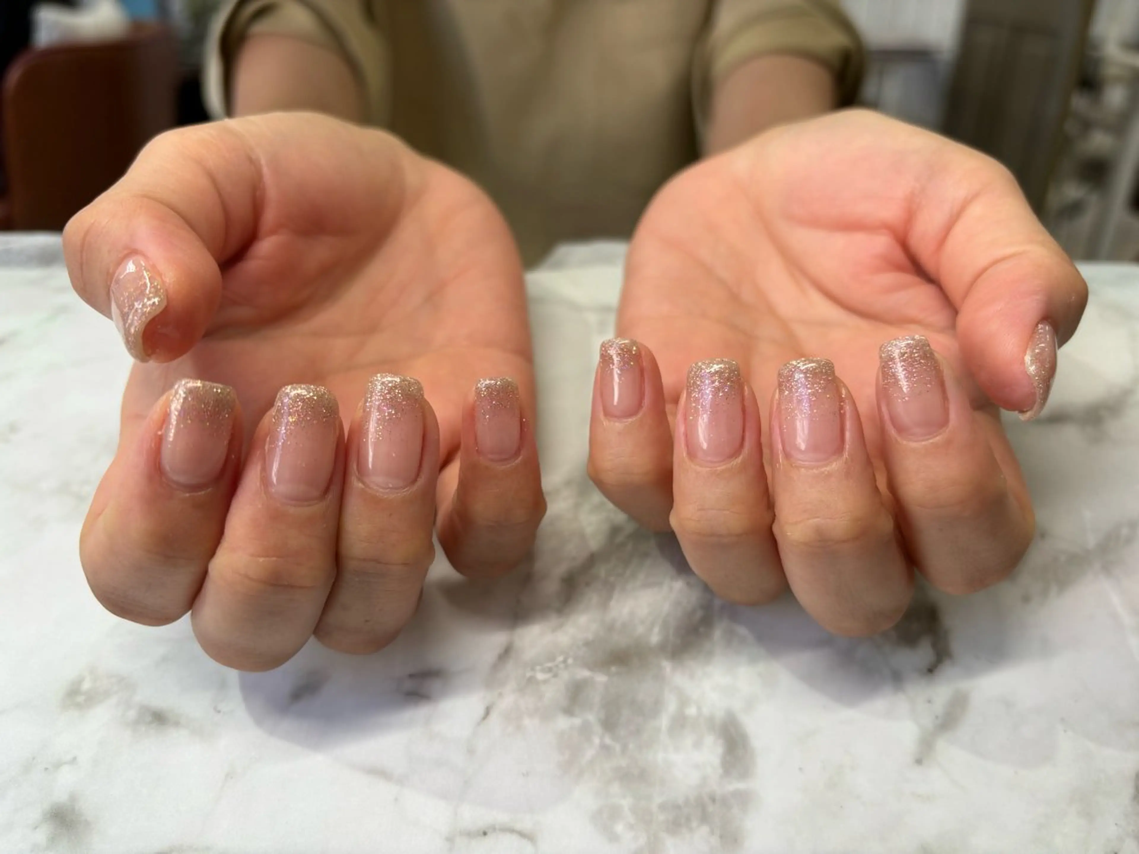 ネイル グラデーション キラキラネイル ラメ(グリッター) ラメグラデーション ハンドネイル Lani🌈Nail Konatsuのネイルデザイン