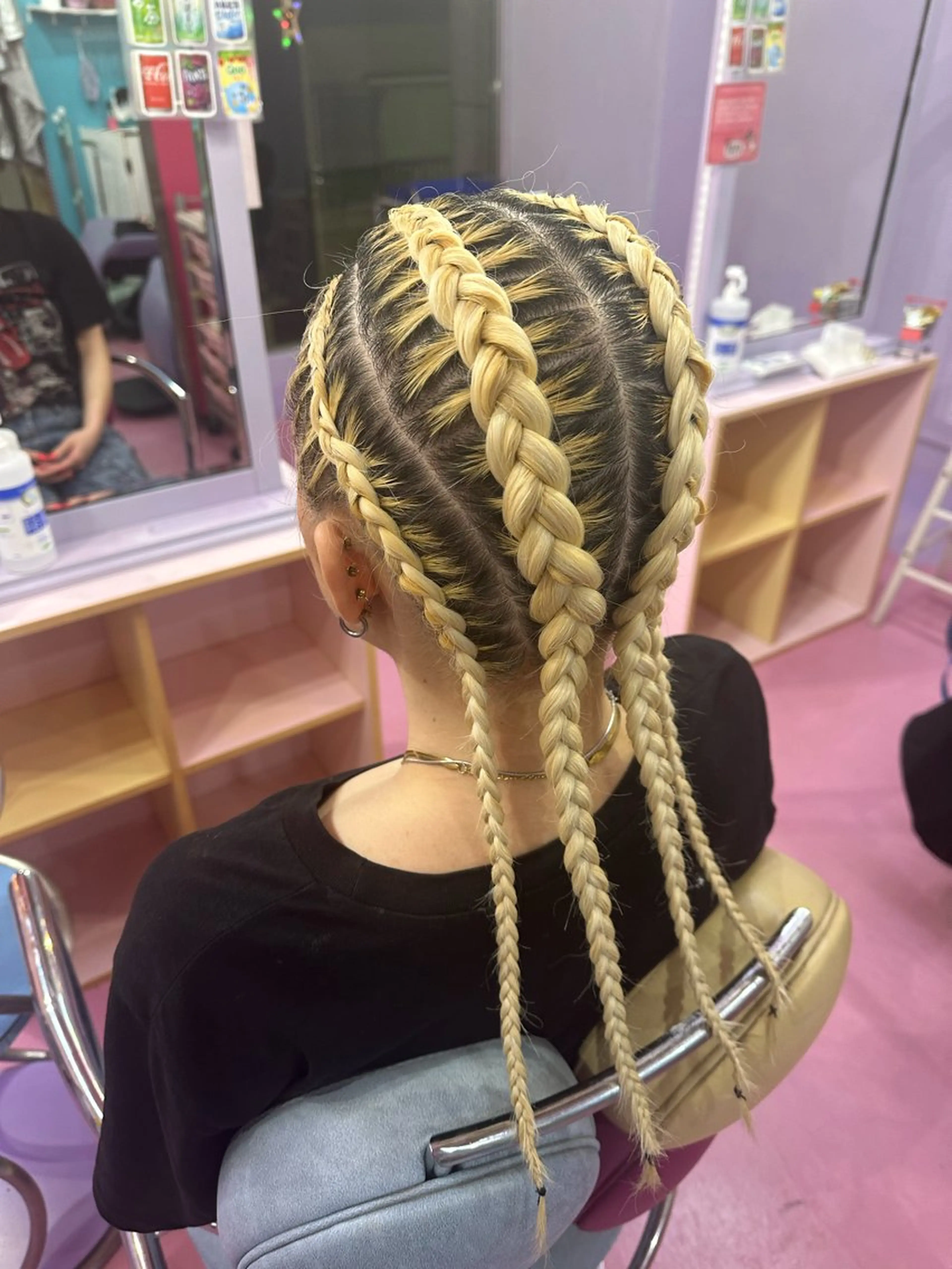 セミロング Hair salon TOMMY所属・♮やっしー♮ 🌈派手髪🌈のヘアスタイル