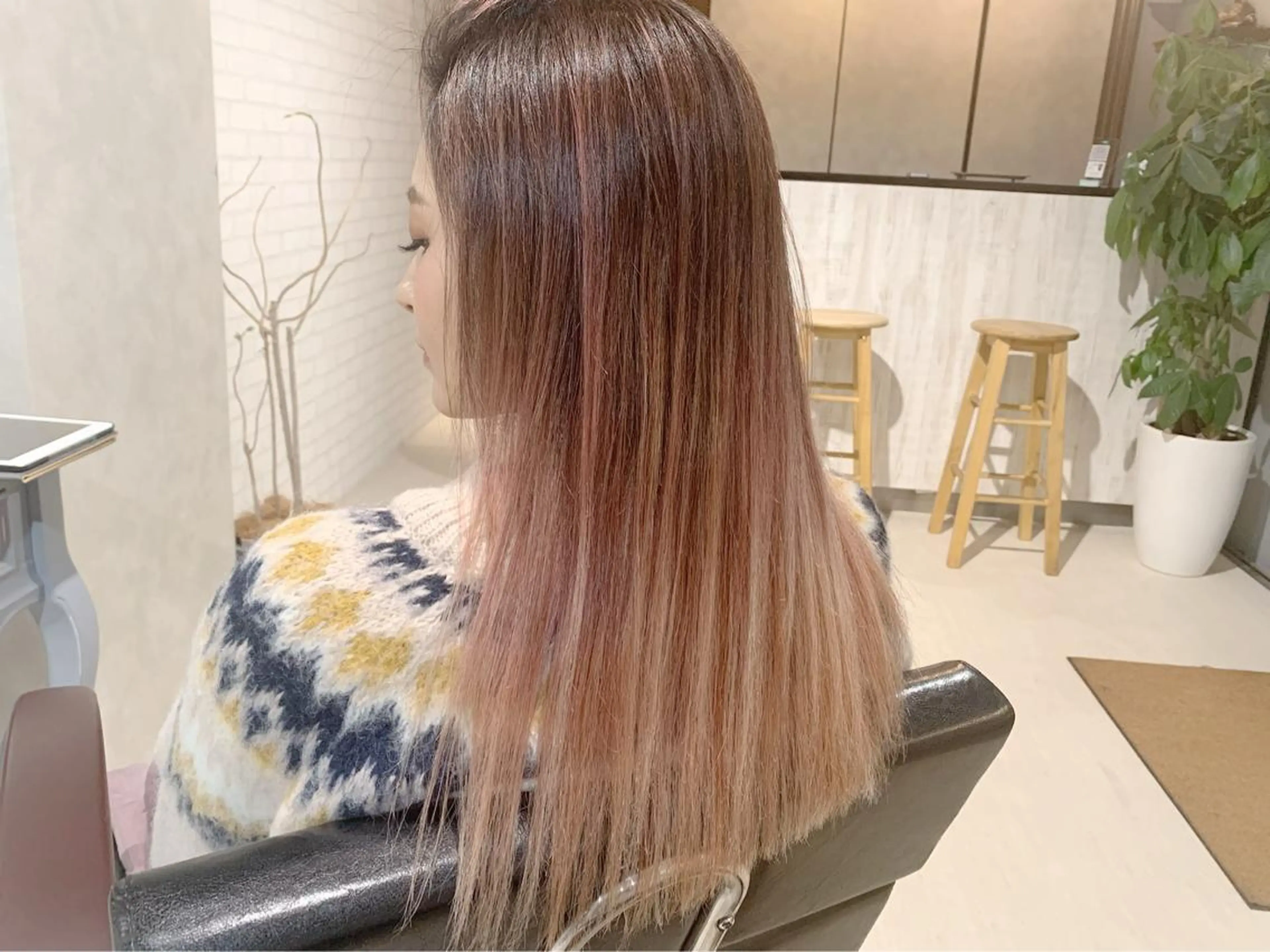 ロング カラー グラデーションカラー EMANON天神所属・Hitomi Ezakiのヘアスタイル