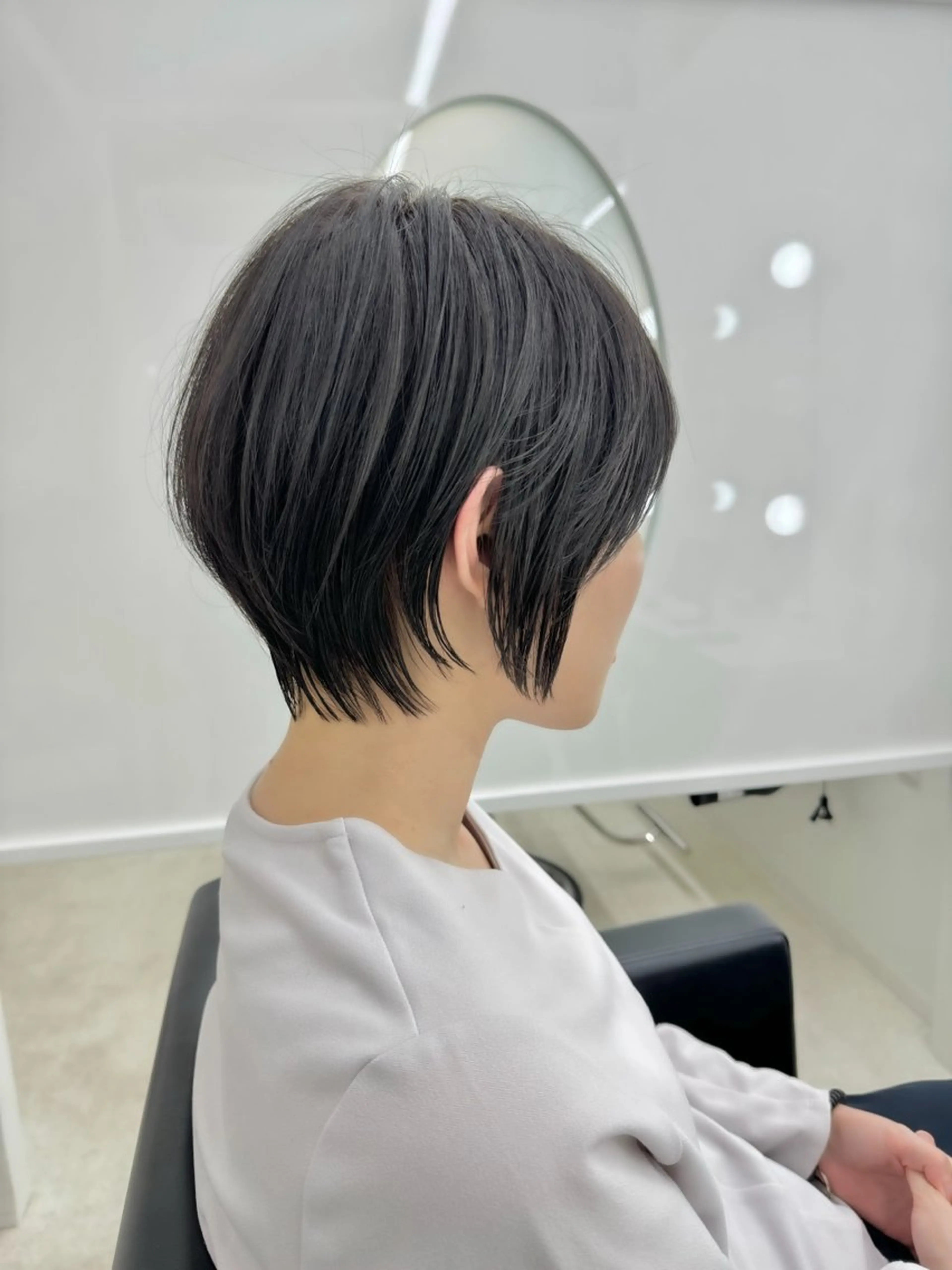 ショート 切りっぱなしボブ ショートボブ 丸みショート アッシュ ボブ カット ヘアカラー 【Zina札幌】 宮腰一磨のヘアスタイル