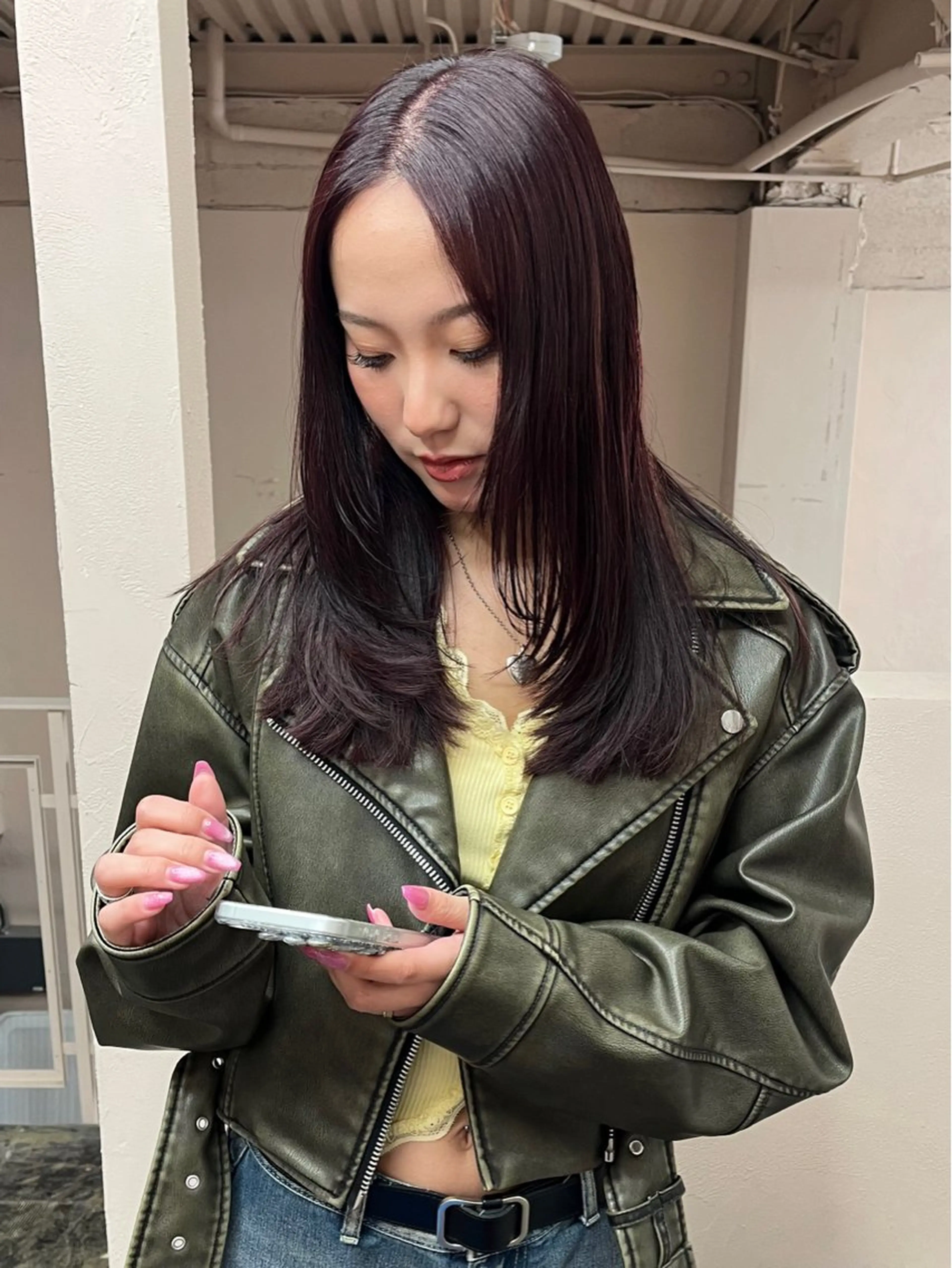 セミロング カラー ブリーチ ボルドーカラー ダブルカラー ブリーチなしカラー カット ヘアカラー トリートメント iru所属・レイヤーカット/ ハイトーン/mikiのヘアスタイル