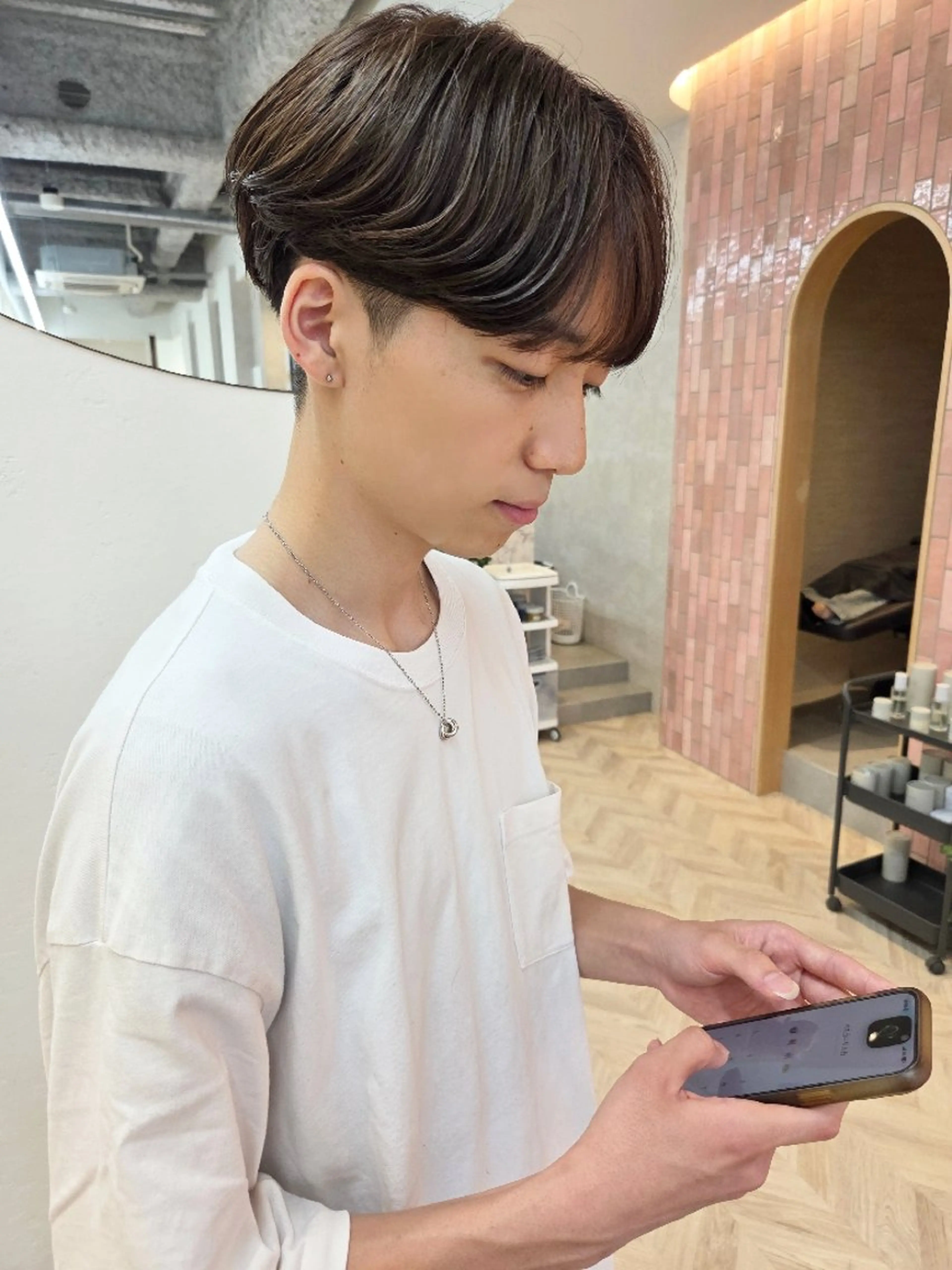 メンズ カラー ブラウンカラー ヘアカラー トリートメント メンズ ヘアメイク  ハイトーン キャロのヘアスタイル