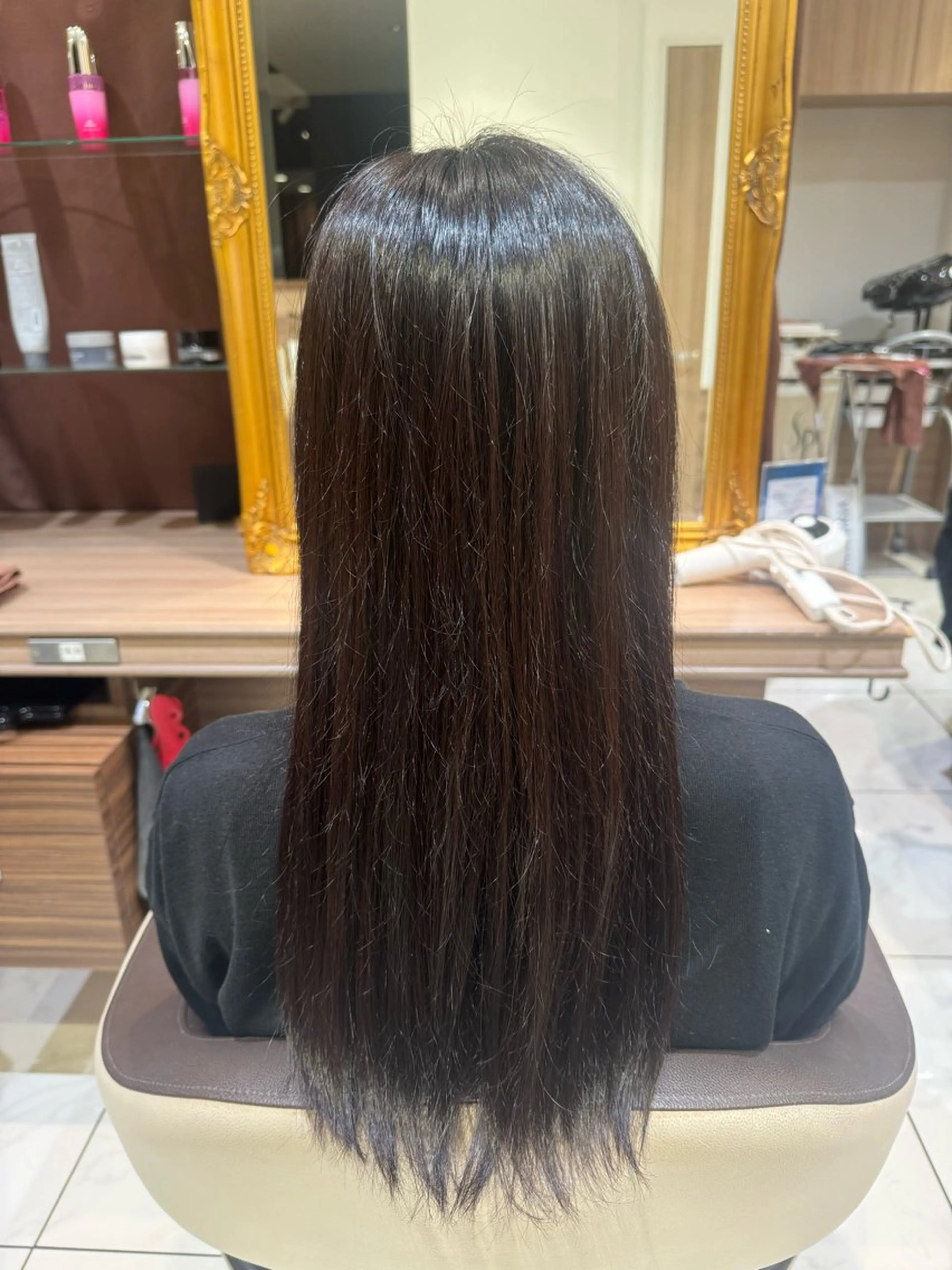 ロング カラー 奥寺 沙菜のヘアスタイル