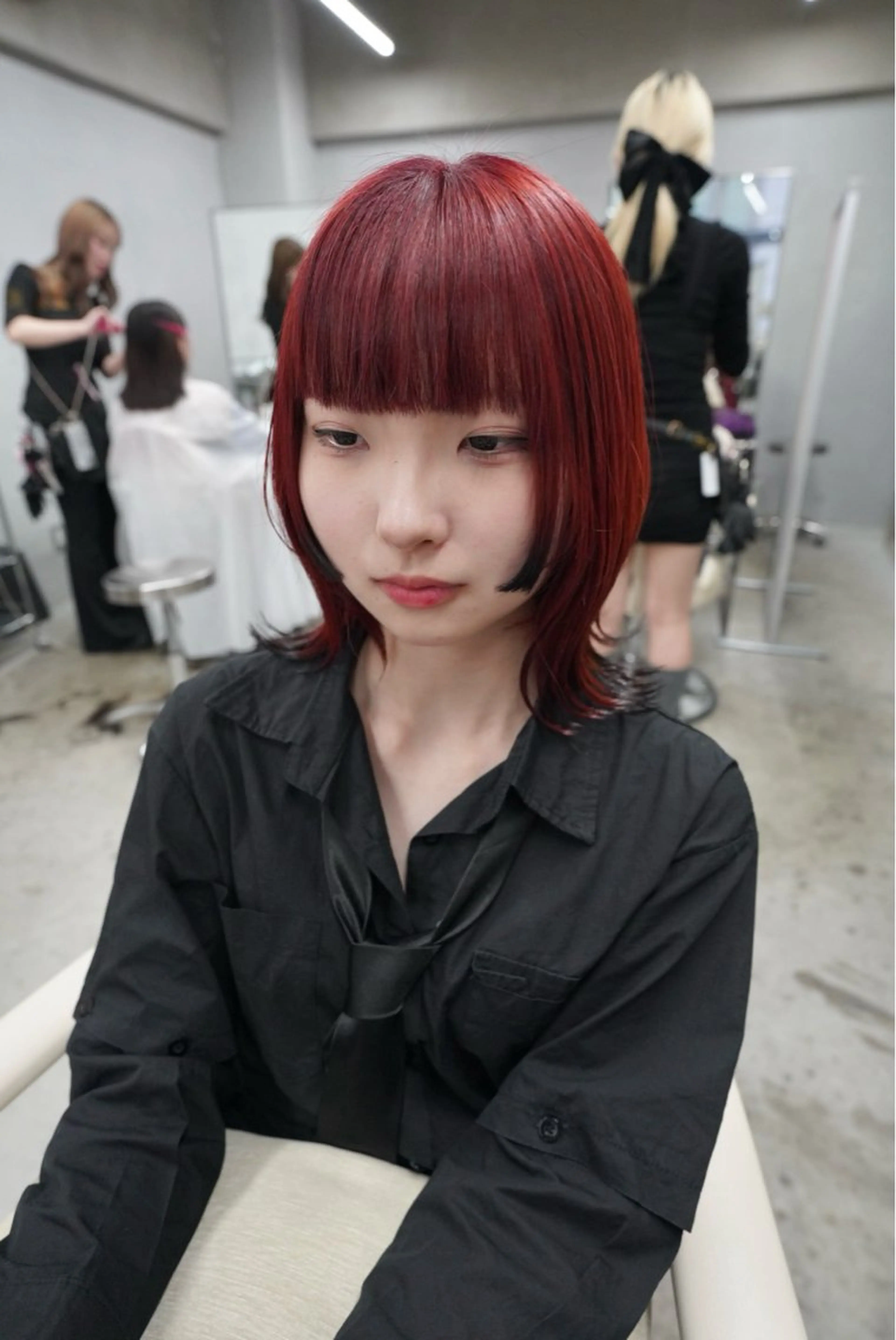 ミディアム カラー ブリーチ カシス レッドカラー トリートメント 田代 佳穂のヘアスタイル