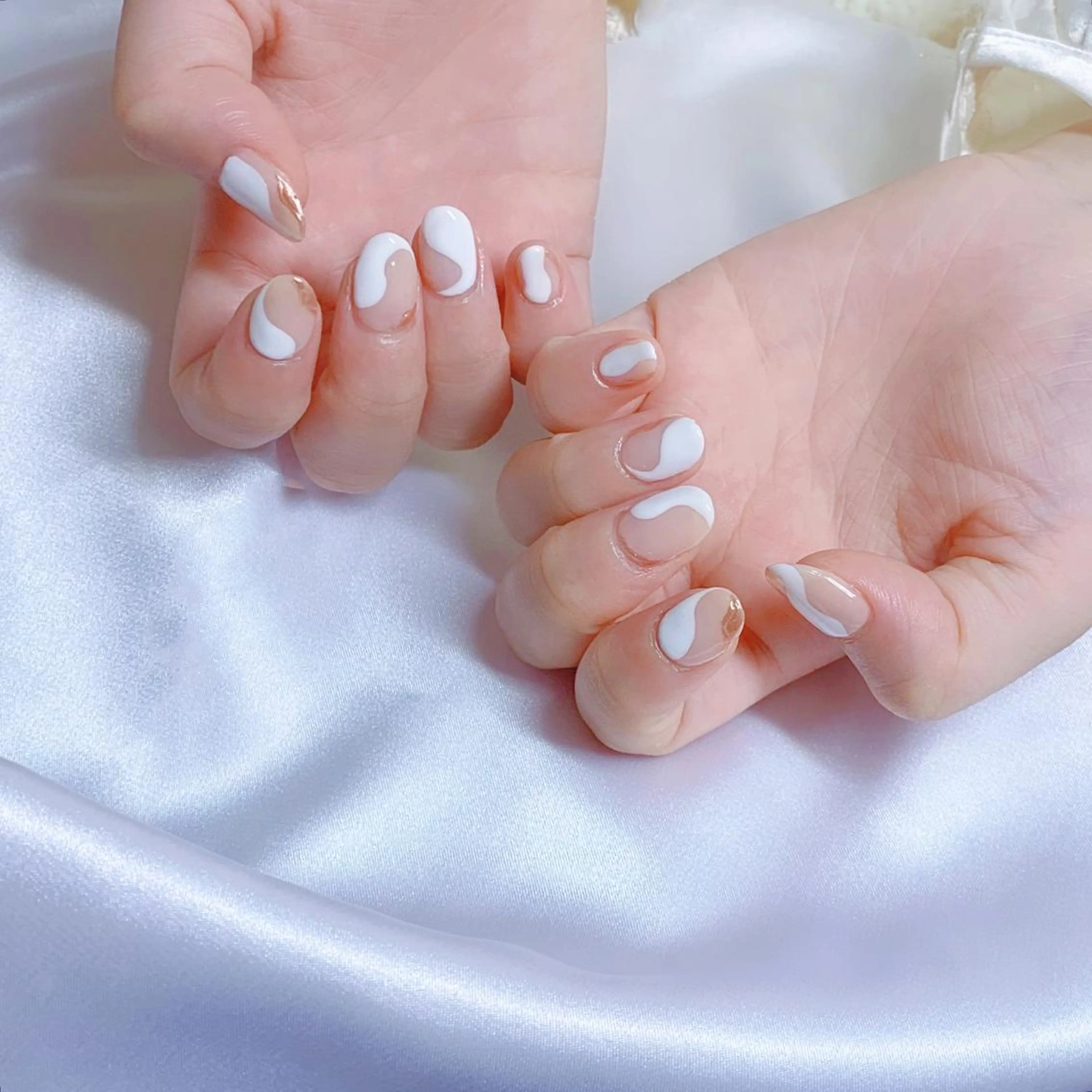 ネイル オーロラネイル フットネイル フレンチネイル ジェルネイル 韓国ネイル ハンドネイル ハンドケア 【ENサロン】 Rei🎀Nailのネイルデザイン