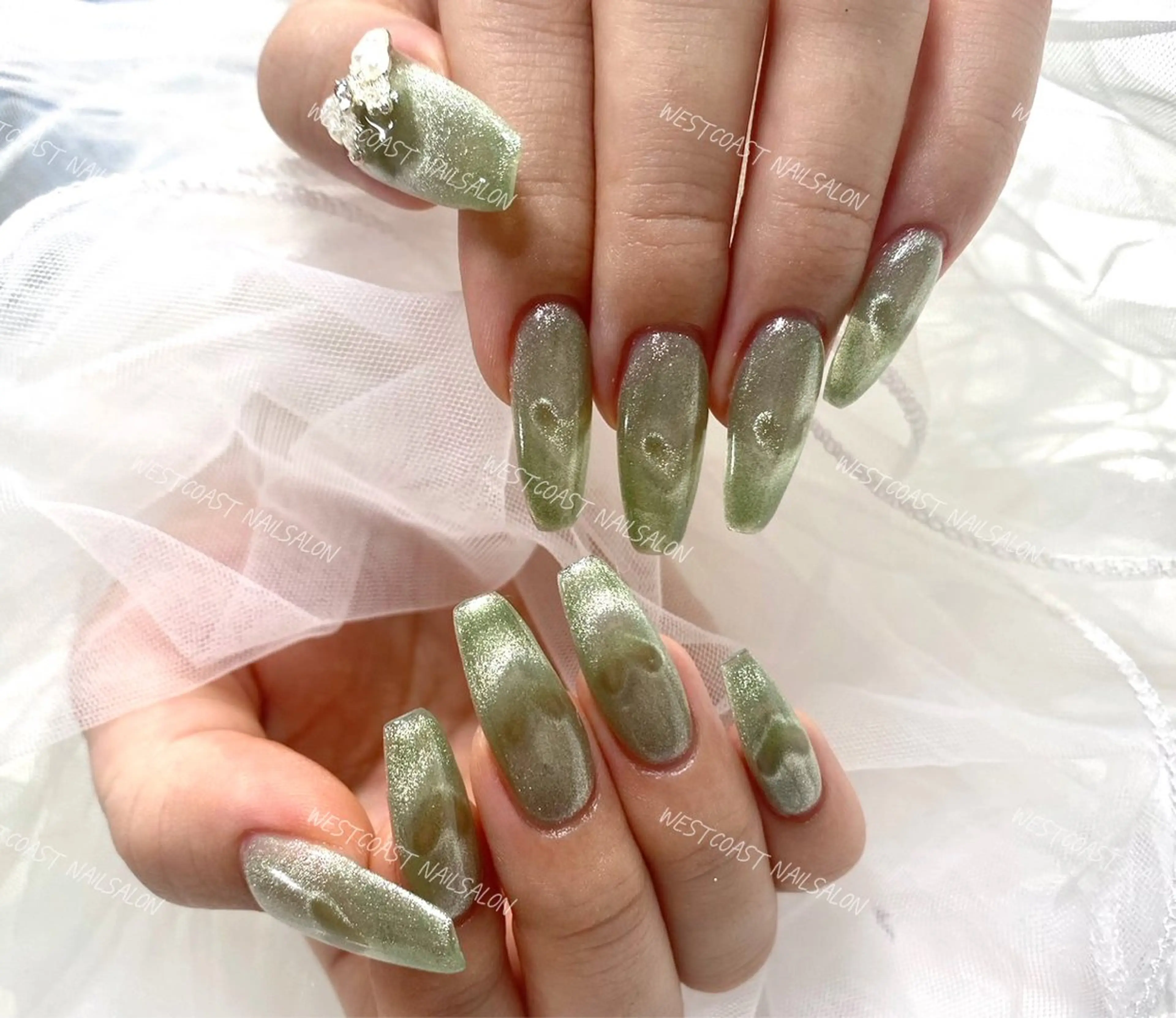 ネイル ハート マグネットネイル リボン、ガーリー パーツ放題専門店のネイルデザイン