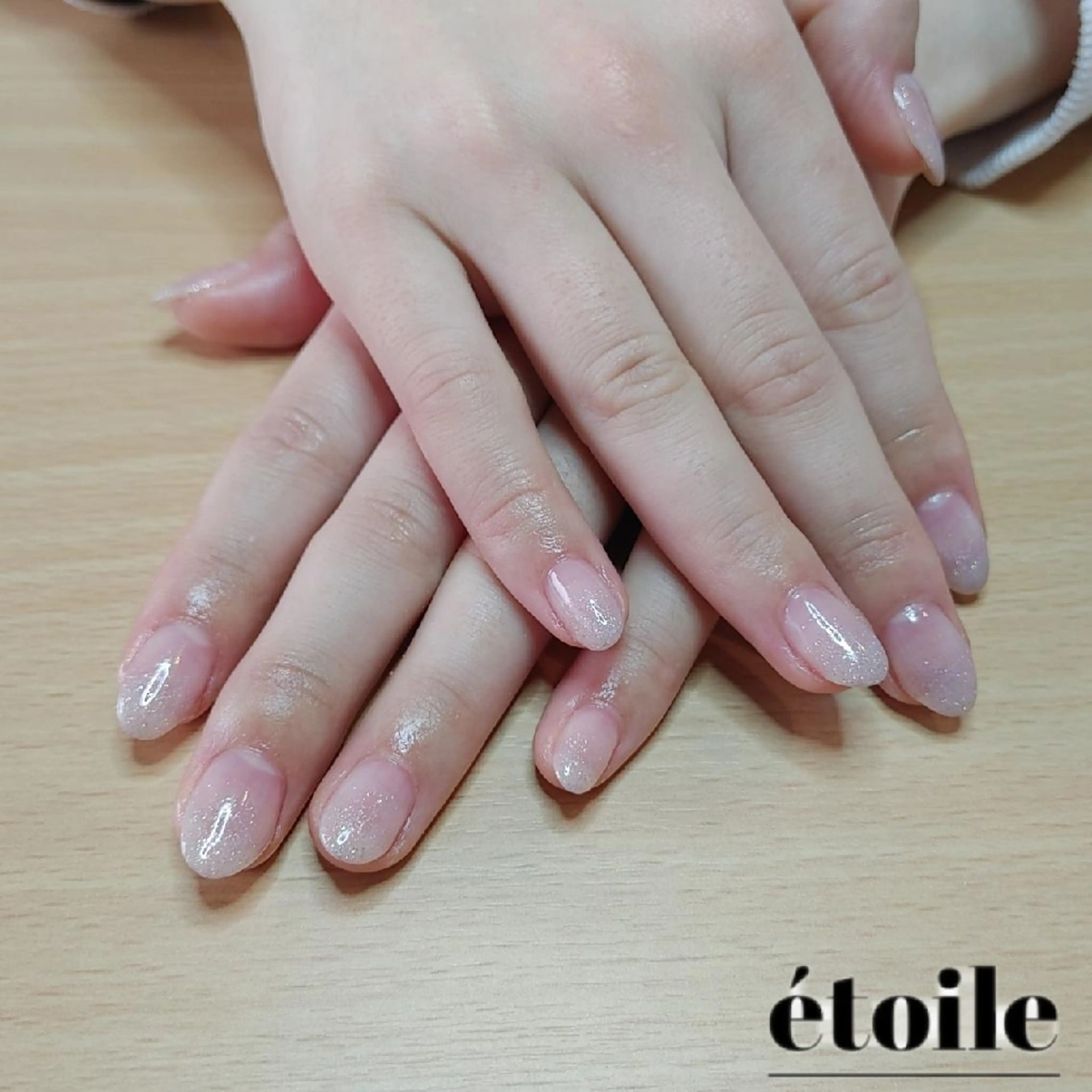 ネイル グラデーション ラメ(グリッター) ラメグラデーション シンプルネイル ハンドネイル ハンドケア étoile(エトワール)所属・山田 可愛のネイルデザイン