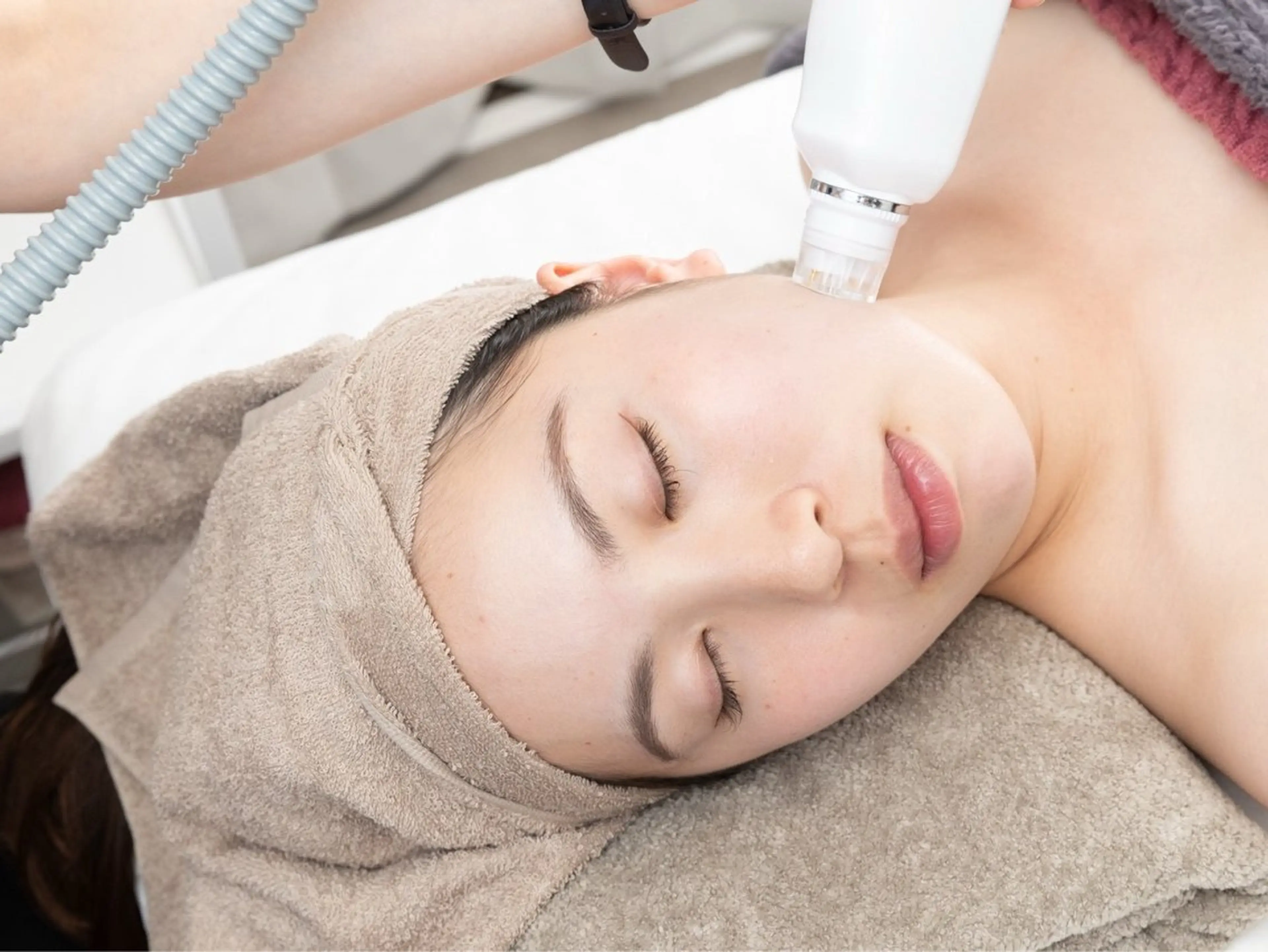 【1周年記念スペシャルメニュー☆】リフトアップフルコース❣️ 毛穴洗浄→サーマトリックス→お好みアンプル導入→パックの写真