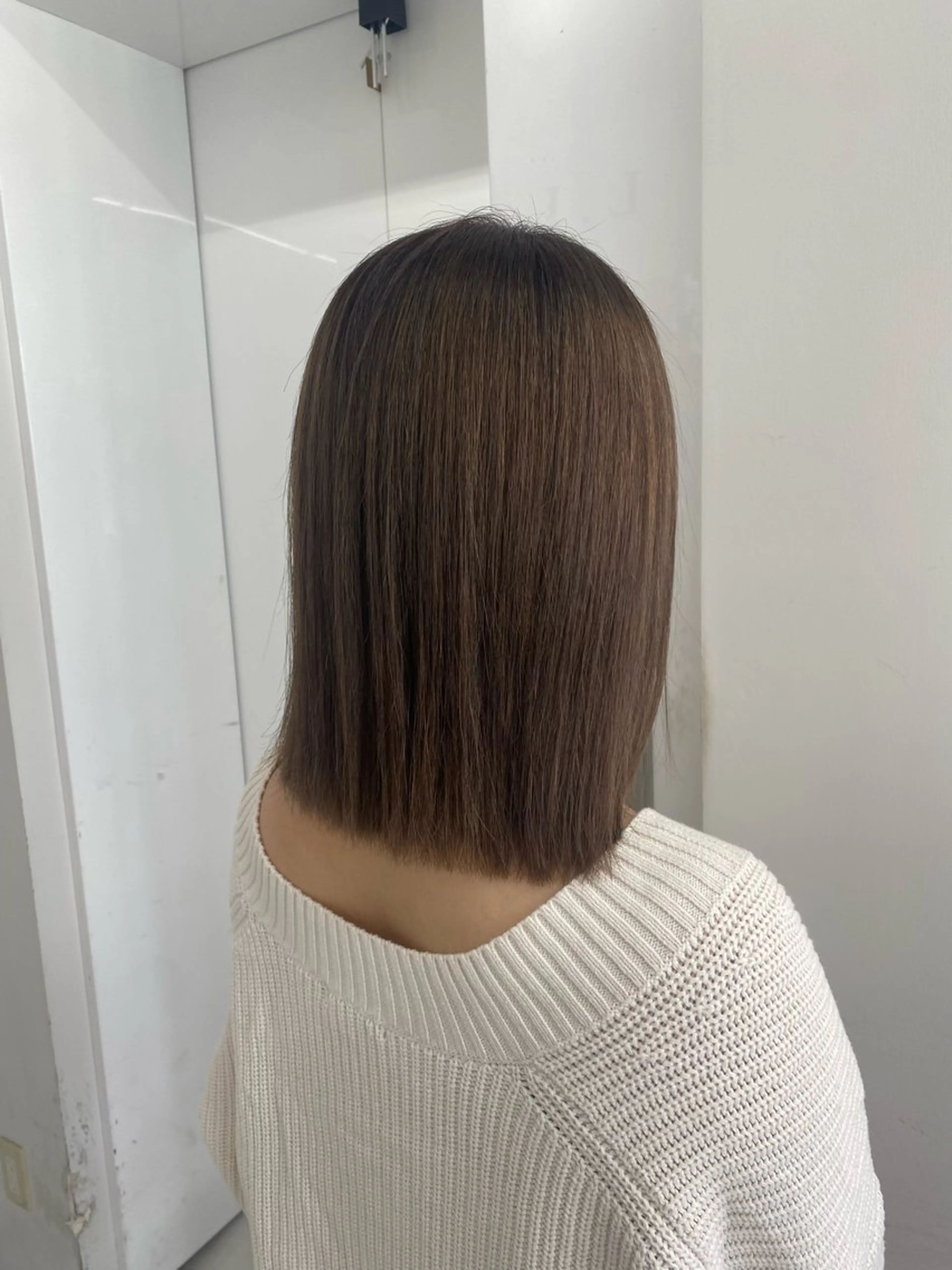 ミディアム 切りっぱなしボブ ボブ 外ハネヘア カット ヘアカラー ヘッドスパ SHOKO スタイリストのヘアスタイル