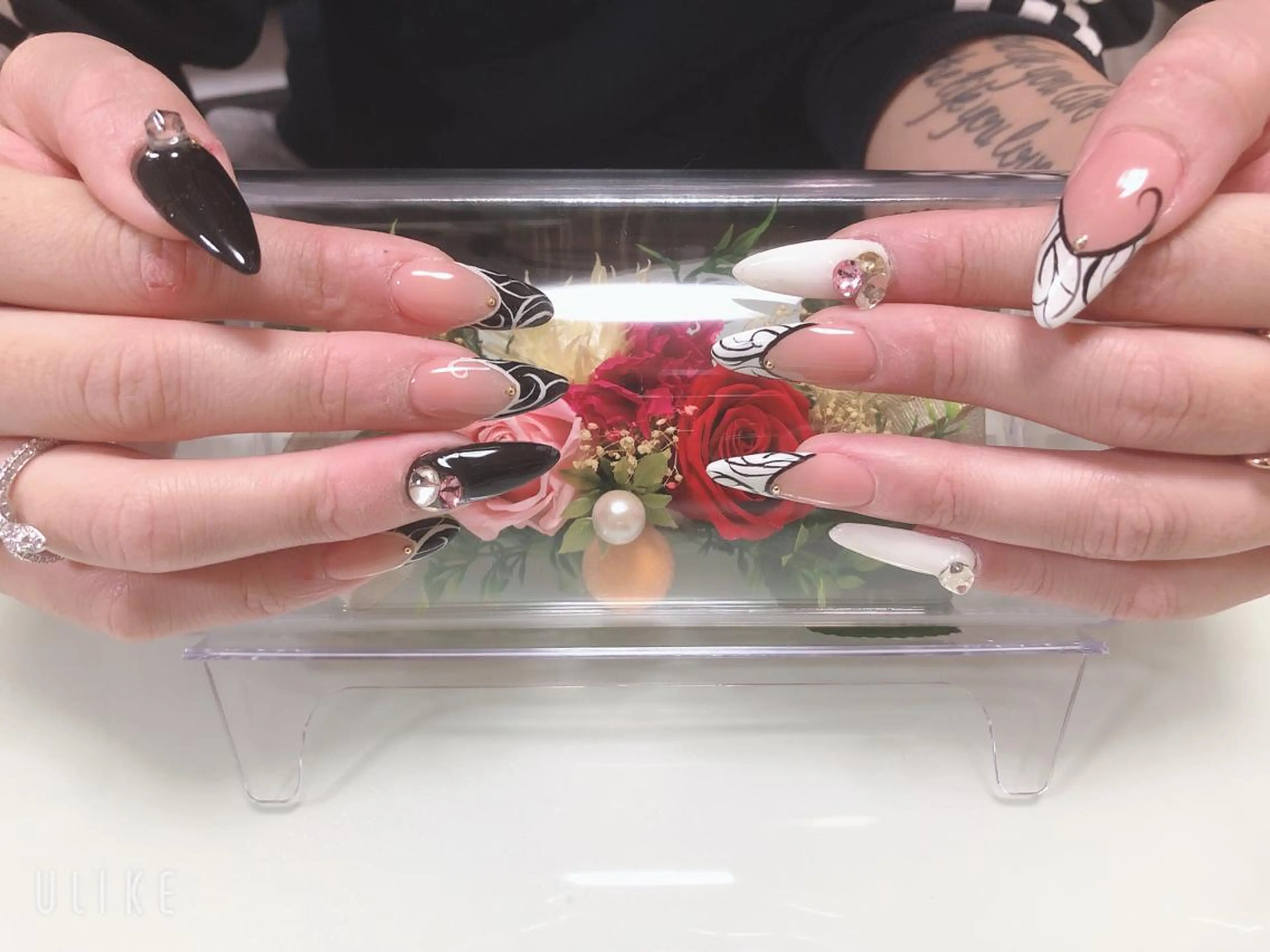 ロング ネイル ジェルネイル 大田 美笛香のネイルデザイン