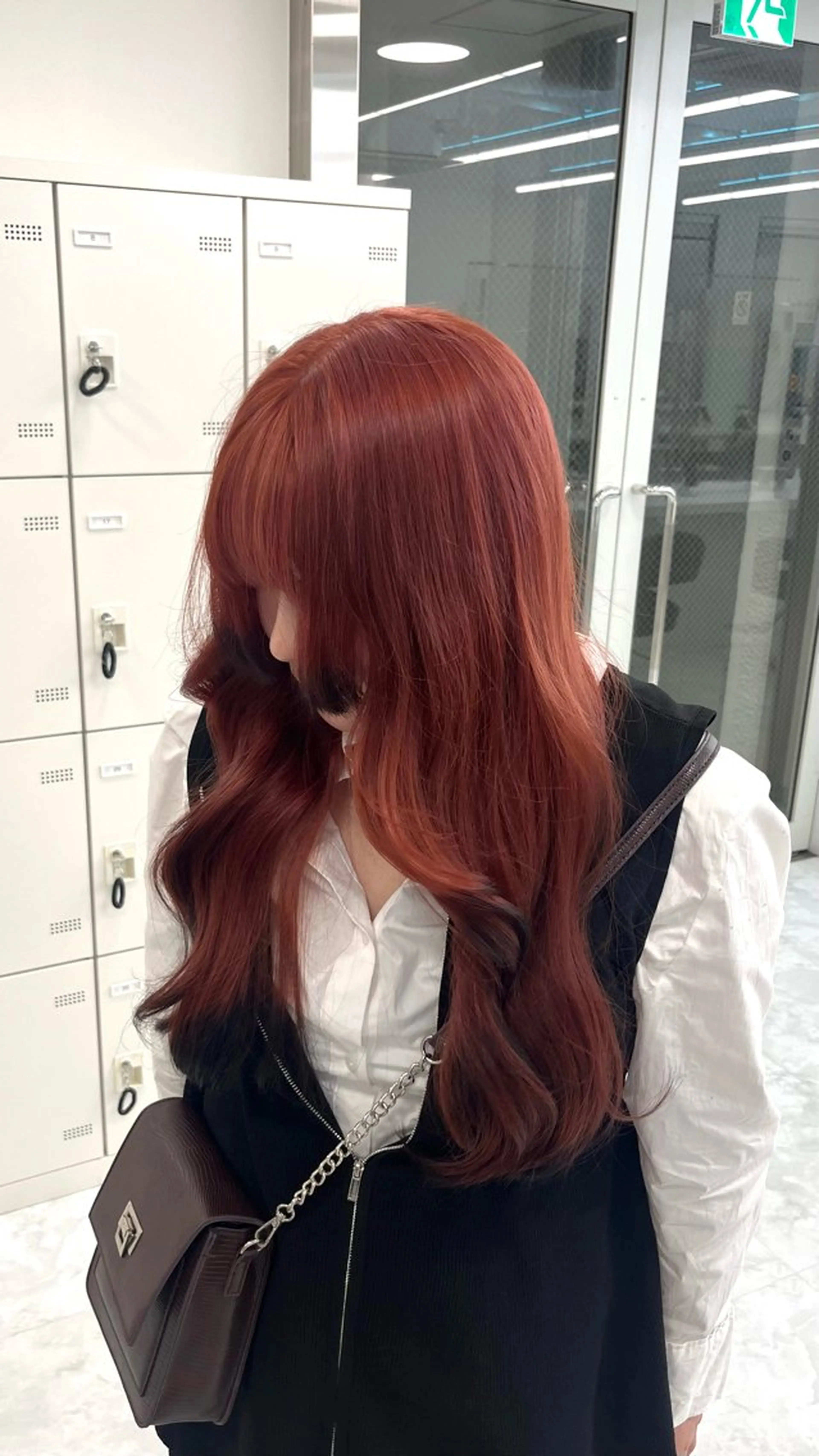 セミロング カラー ブリーチ ボルドーカラー ブラウンカラー カシス デザインカラー ハイトーン/ 髪質改善/上質艶髪のヘアスタイル