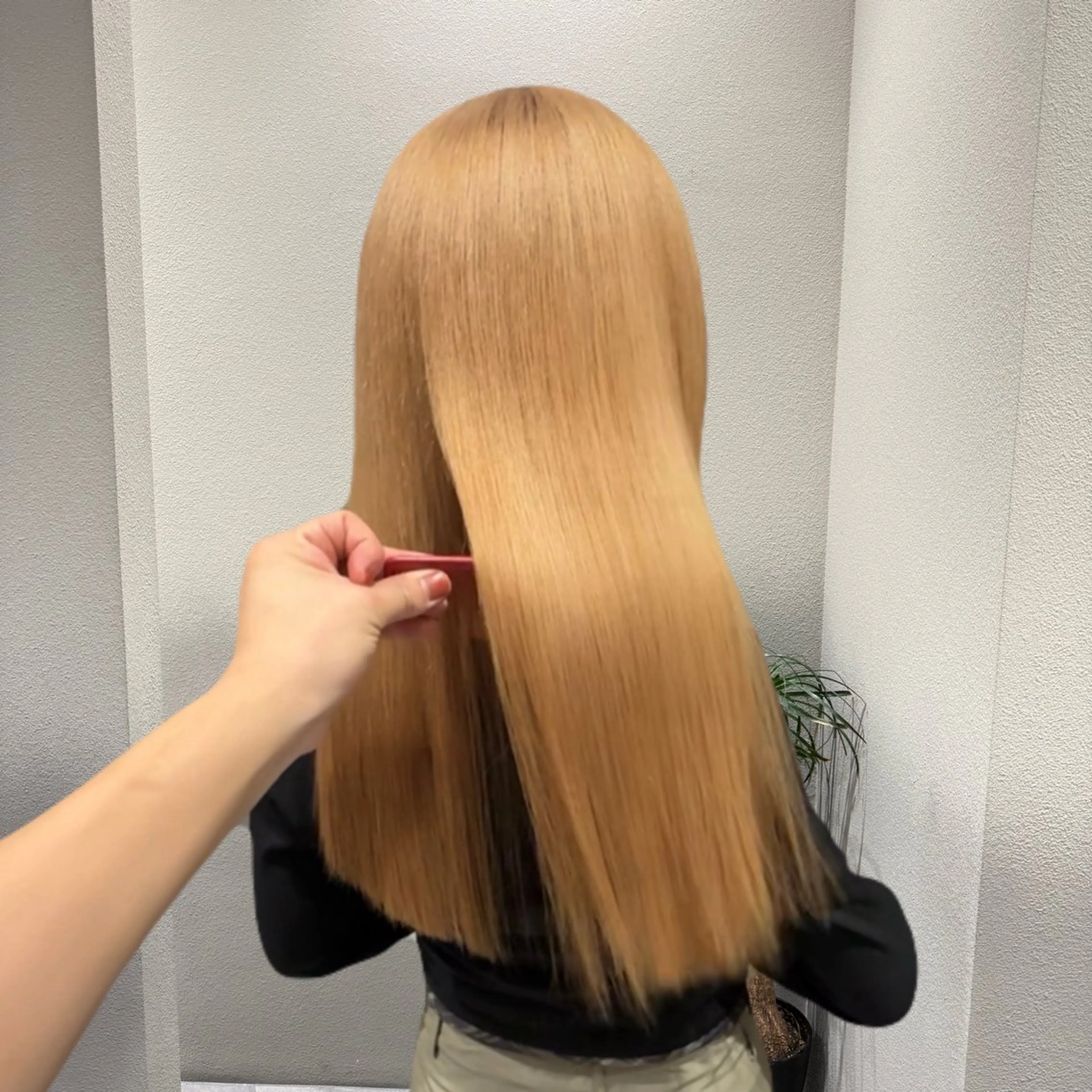 ミディアム カラー ベージュカラー ブリーチ ケアブリーチ ハイトーンカラー ミルクティーベージュ ヘアカラー トリートメント ヘアセット ✨ブリーチ支持No1 複雑履歴修正/舘岡のヘアスタイル