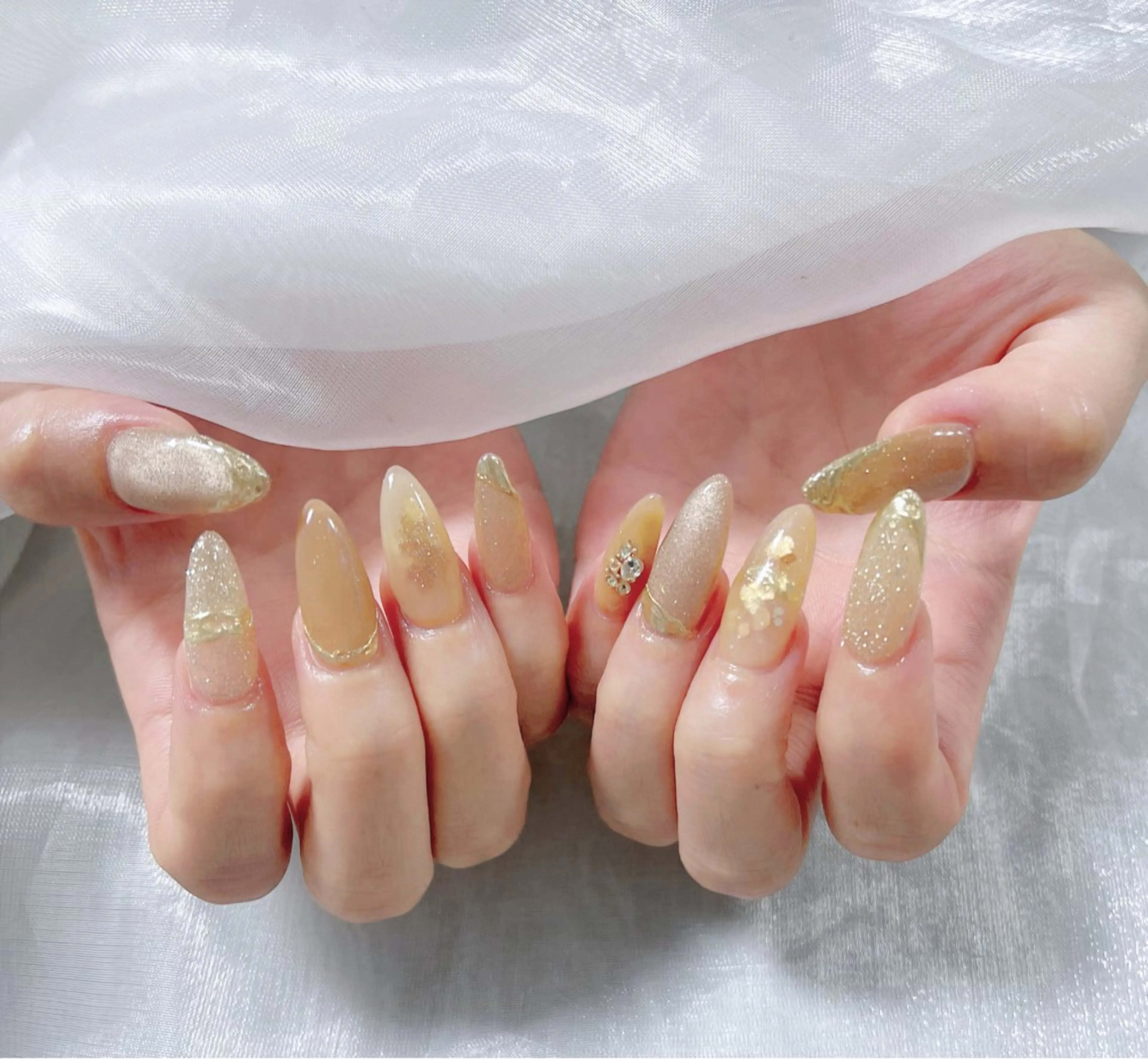 ネイル オーロラネイル クリアネイル フラッシュネイル ジェルネイル グラデーション ハンドネイル Amee Nail Salonのネイルデザイン