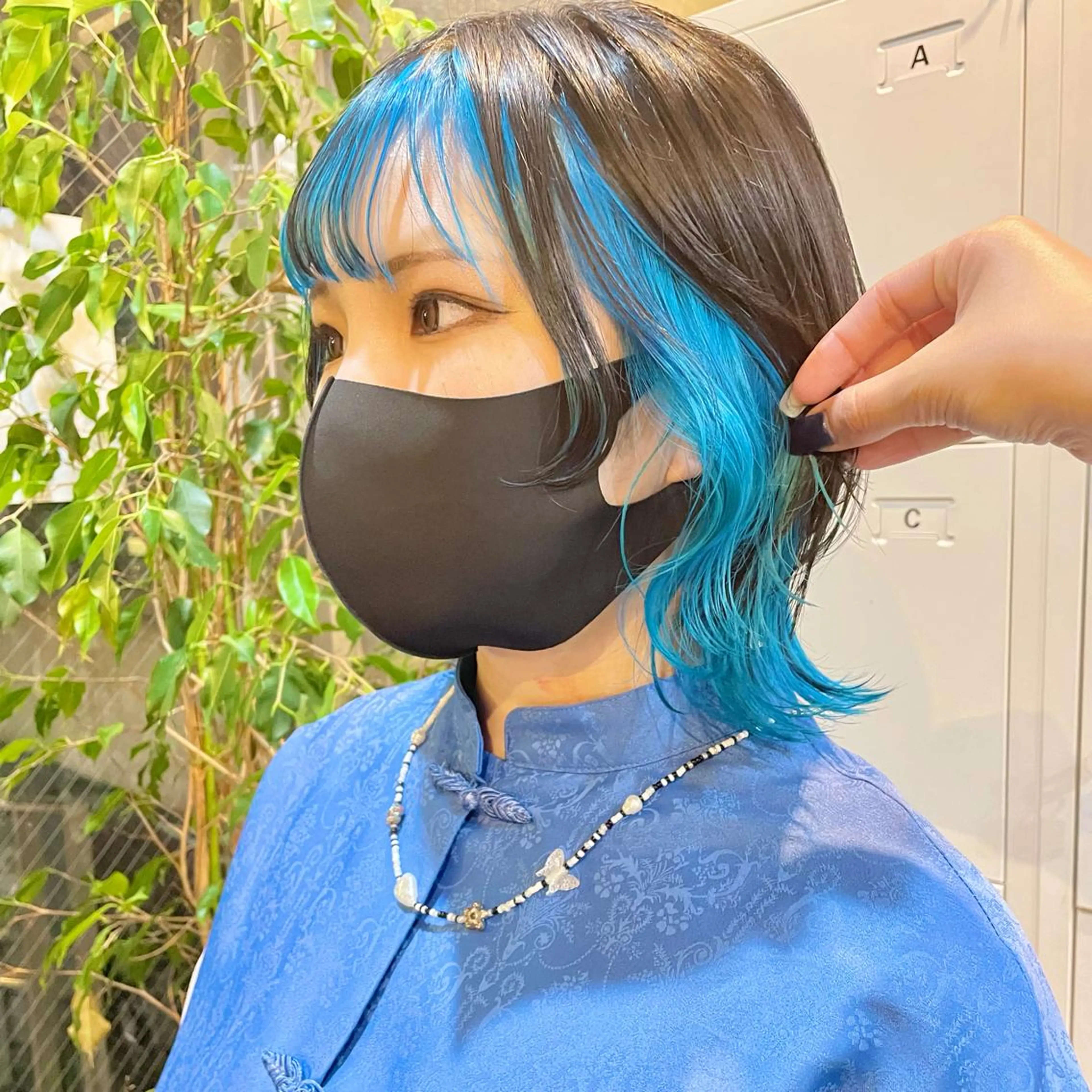 ミディアム カラー アディクシーカラー ブリーチ ブルーカラー ケアブリーチ ダブルカラー カット ヘアカラー トリートメント もにか🌞原宿/渋谷 🌝ブリーチカラーのヘアスタイル