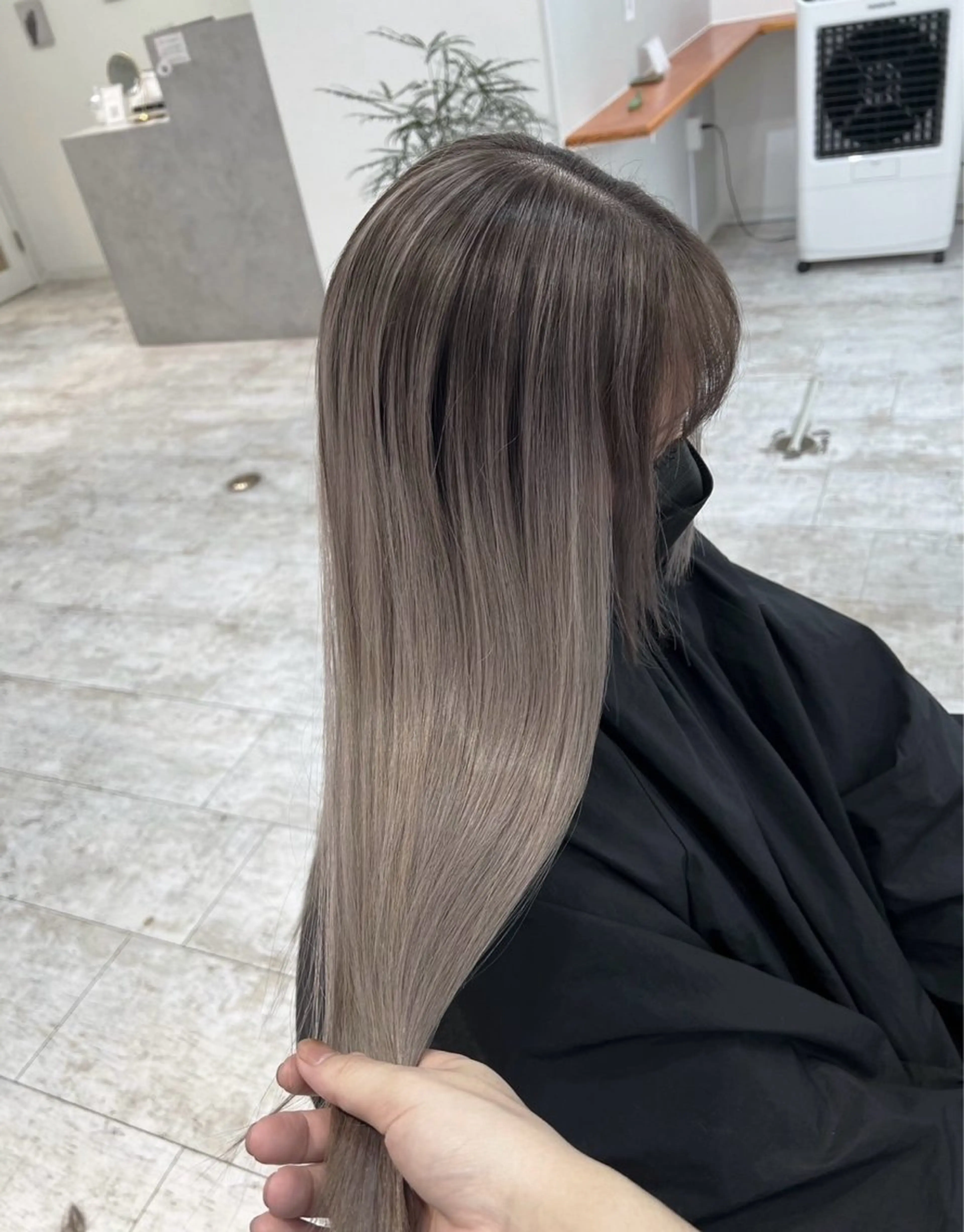 ロング カラー バレイヤージュ グレージュ レイヤーカット ヘアカラー トリートメント ROBIN所属・指名数No.1 /NAOYAのヘアスタイル