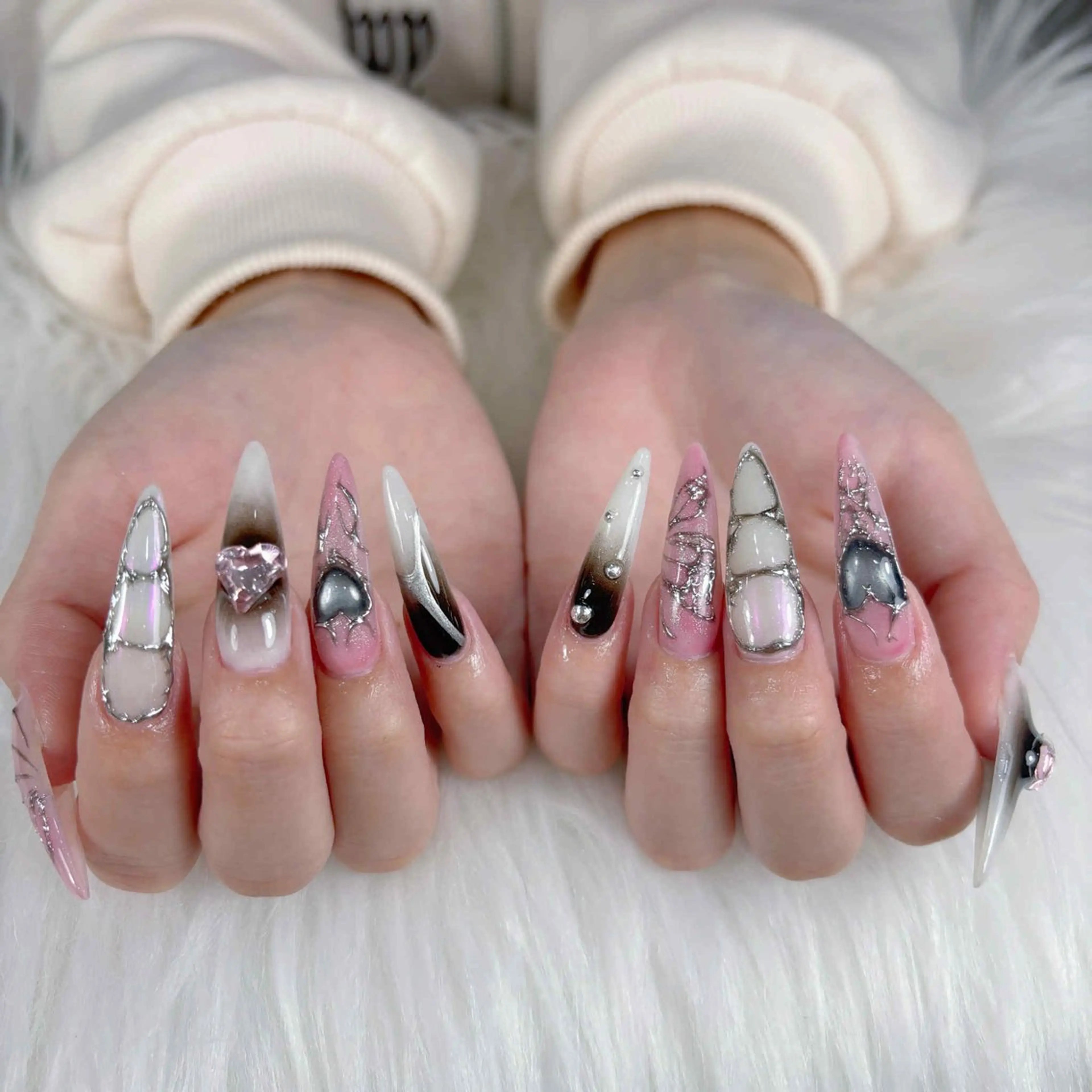 ネイル QUEENSNAIL STUDIOのネイルデザイン