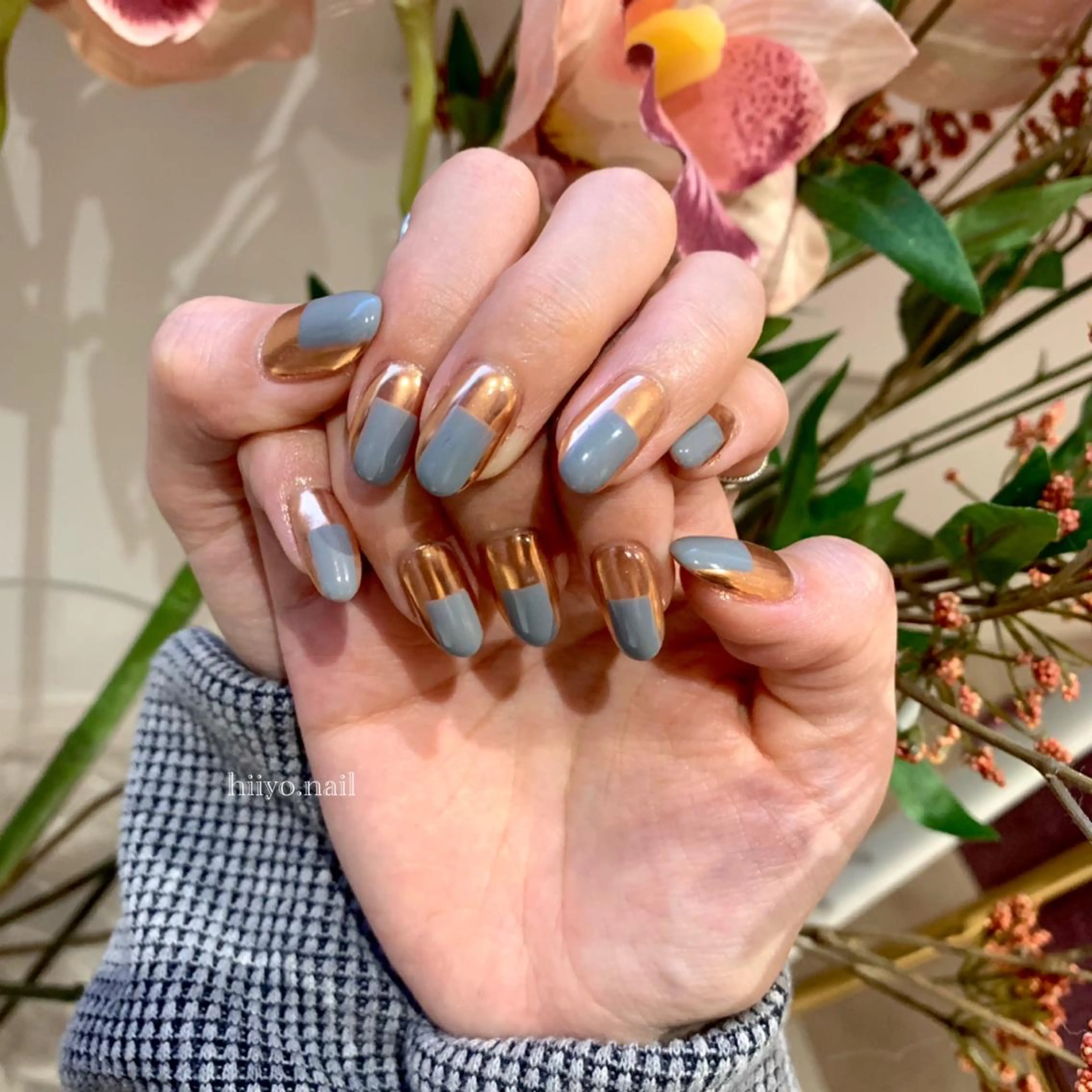 ネイル ブルー ミラーネイル hiyo🫧ネイル /渋谷💍🎀のネイルデザイン