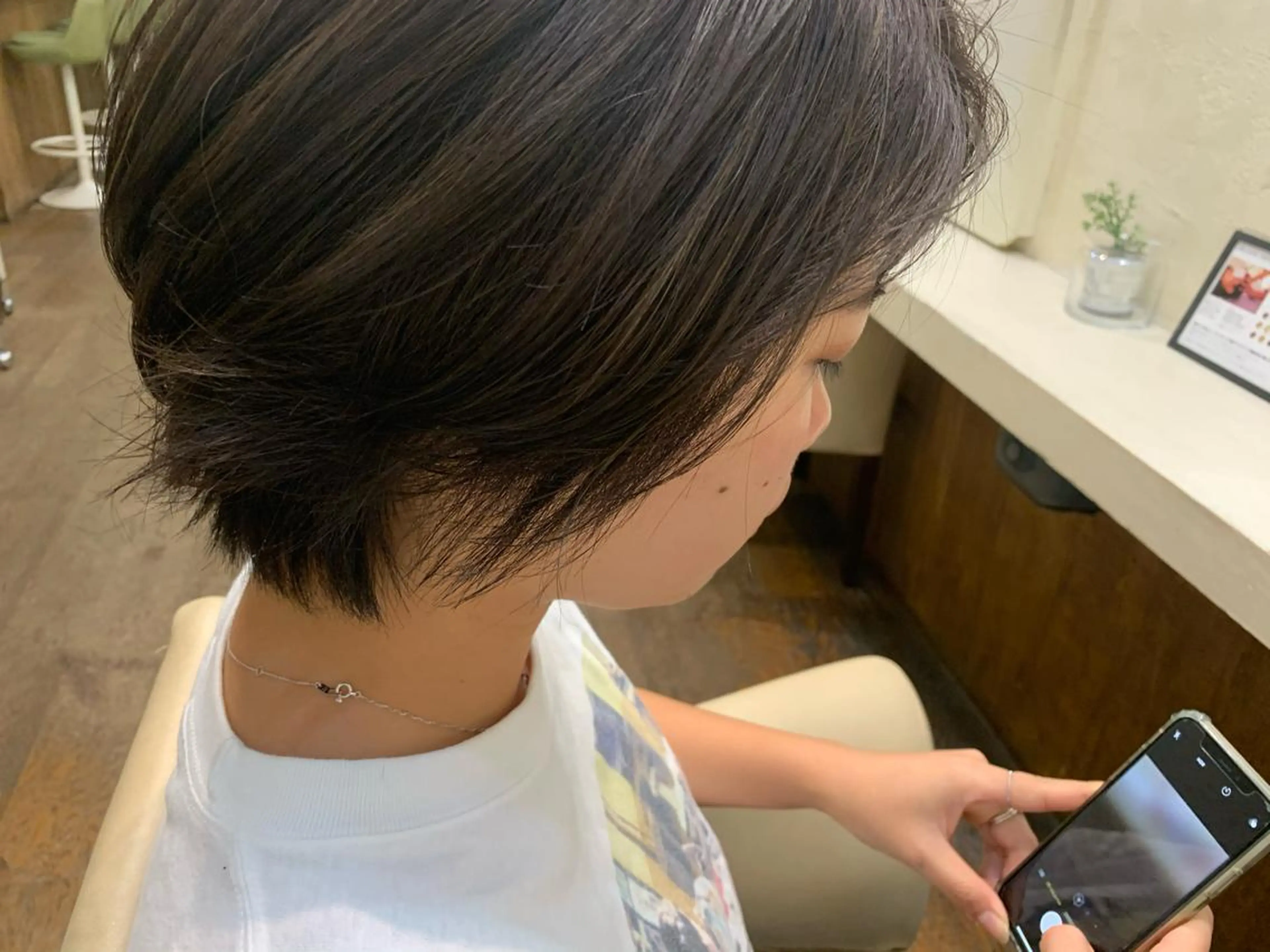 ショート カラー アッシュ ベージュカラー HairMake bo:rl所属・武島 美優のヘアスタイル