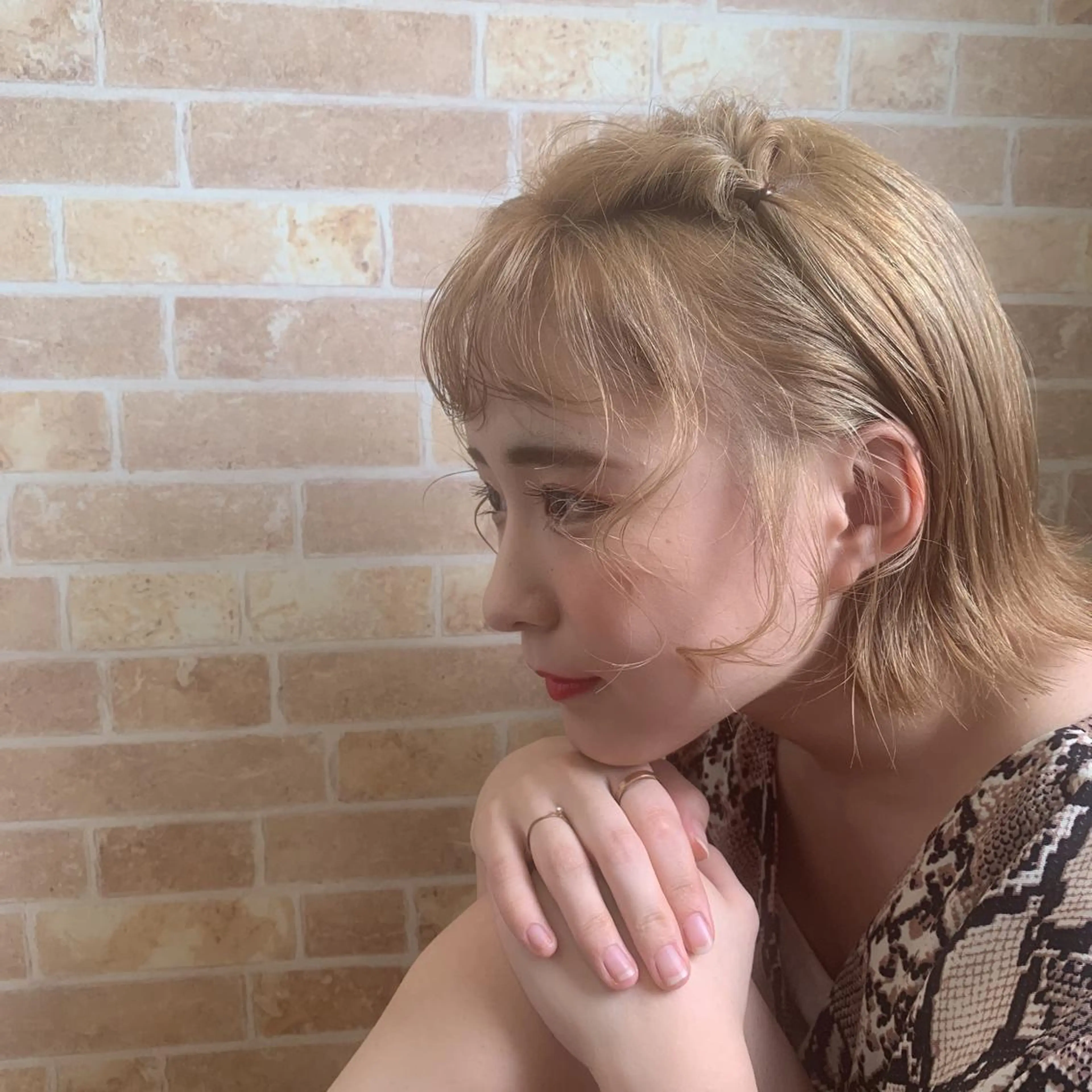 ショート カラー ヘアアレンジ カット ヘアカラー 韓国ヘア🇰🇷 YURIYAのヘアスタイル