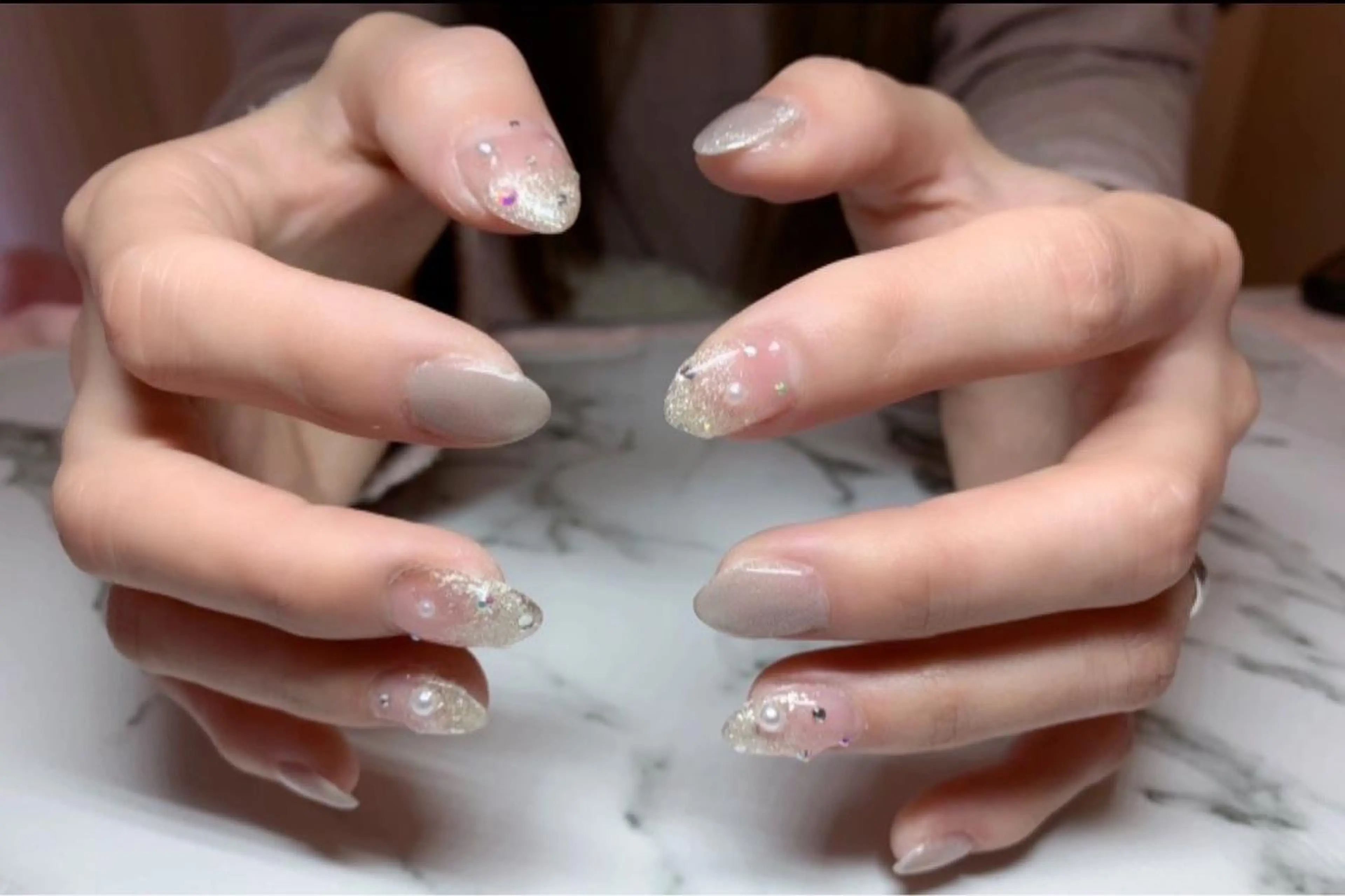 ネイル アニマル柄 アートネイル ラメ(グリッター) ラメグラデーション ニュアンスネイル ハンドネイル x.1.0.nail ♡Cのネイルデザイン