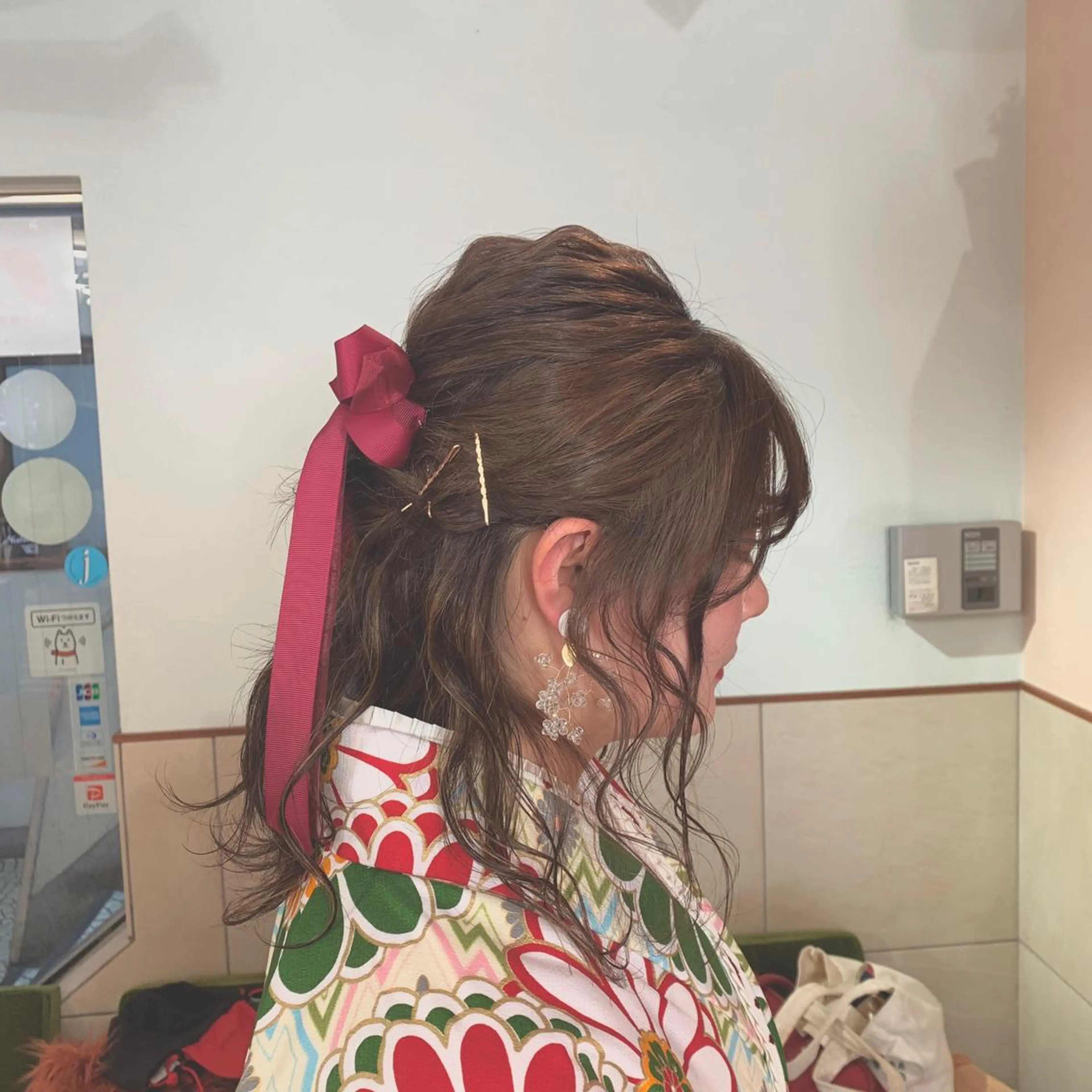 ミディアム カラー パーマ ヘアアレンジ ハーフアップ 卒業式のヘアスタイル ヘアセット 加藤 綾華のヘアスタイル