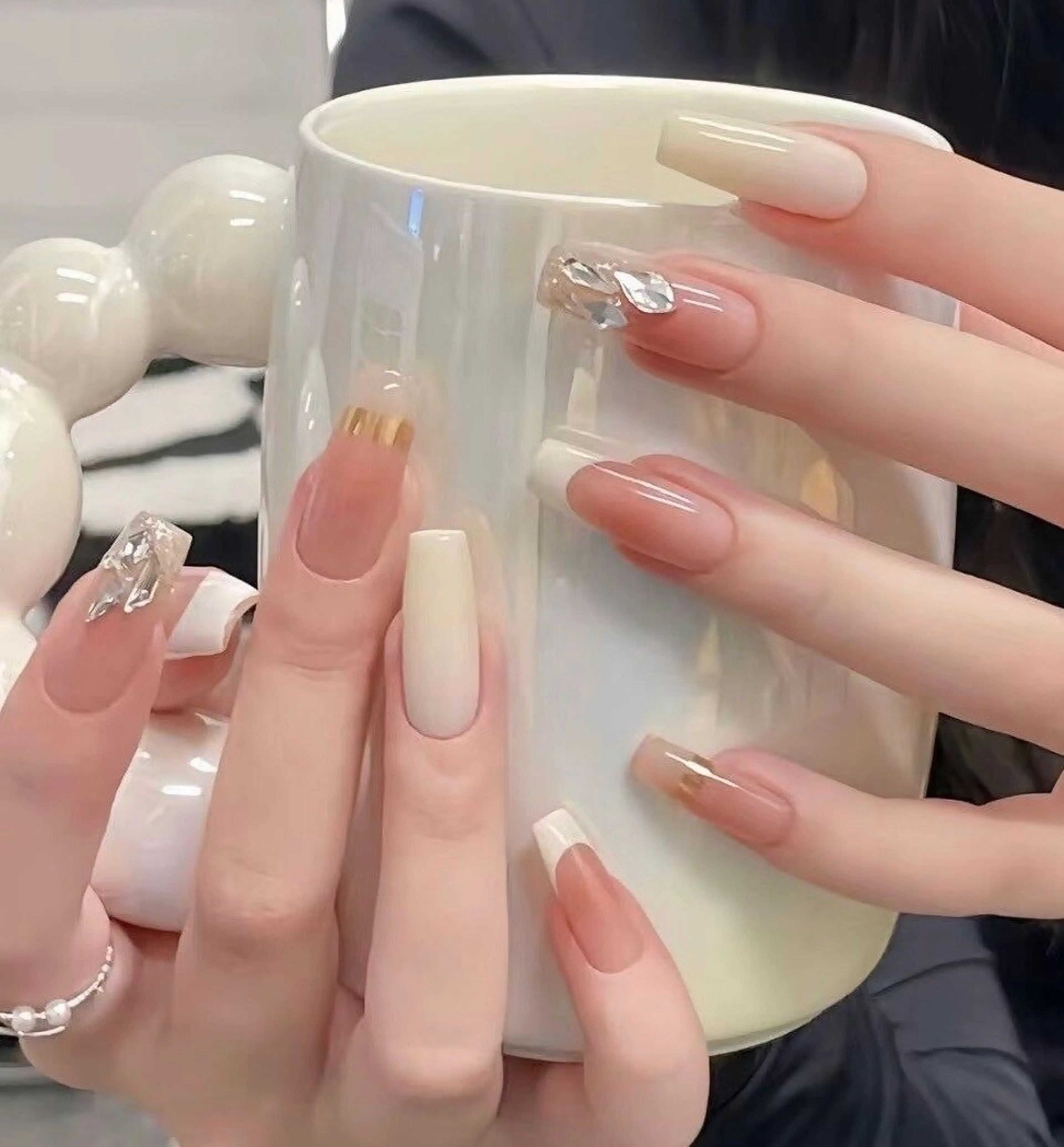 ネイル pink ladyサロン所属・べ にのネイルデザイン