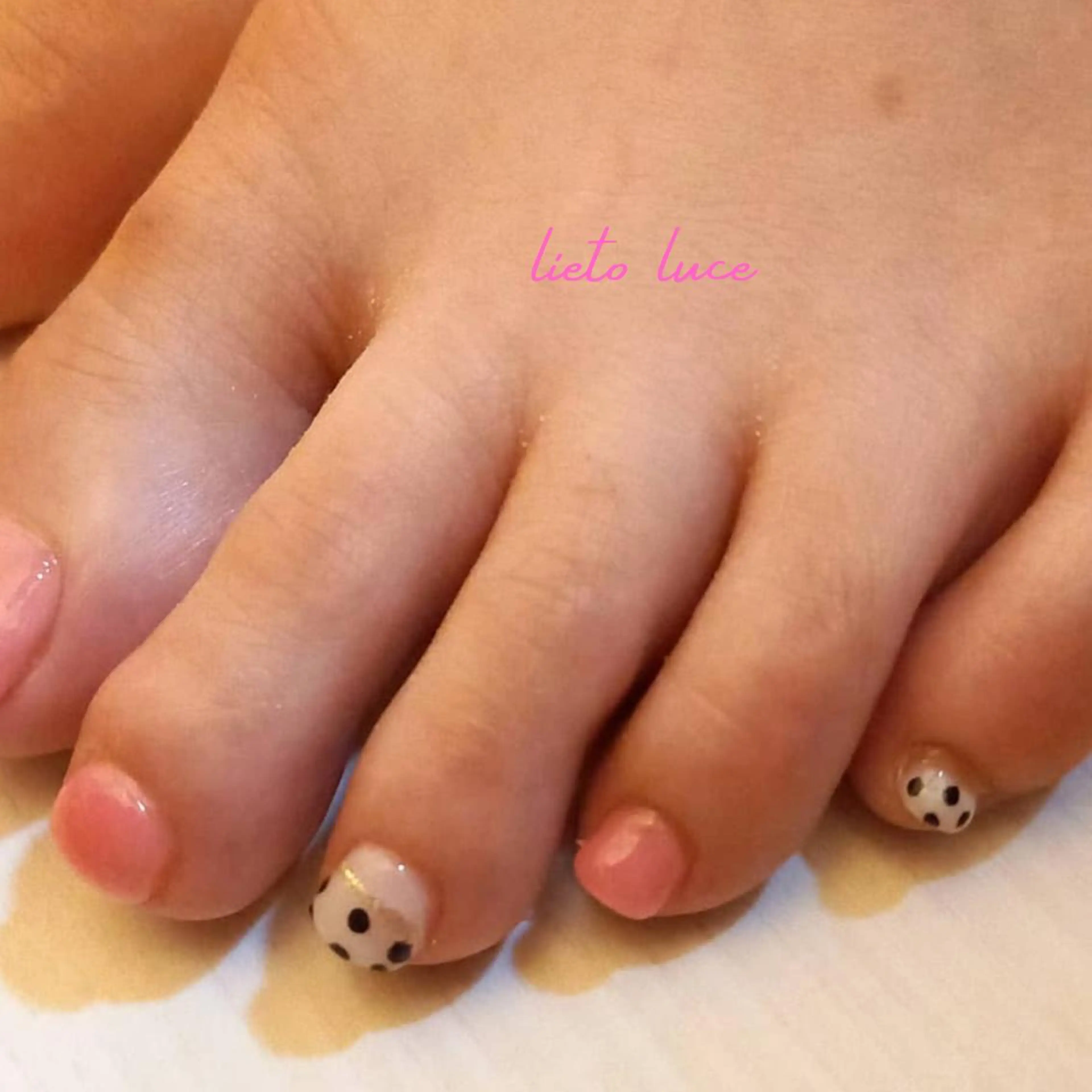 ネイル ドット フットネイル lieto luce Yukaのネイルデザイン