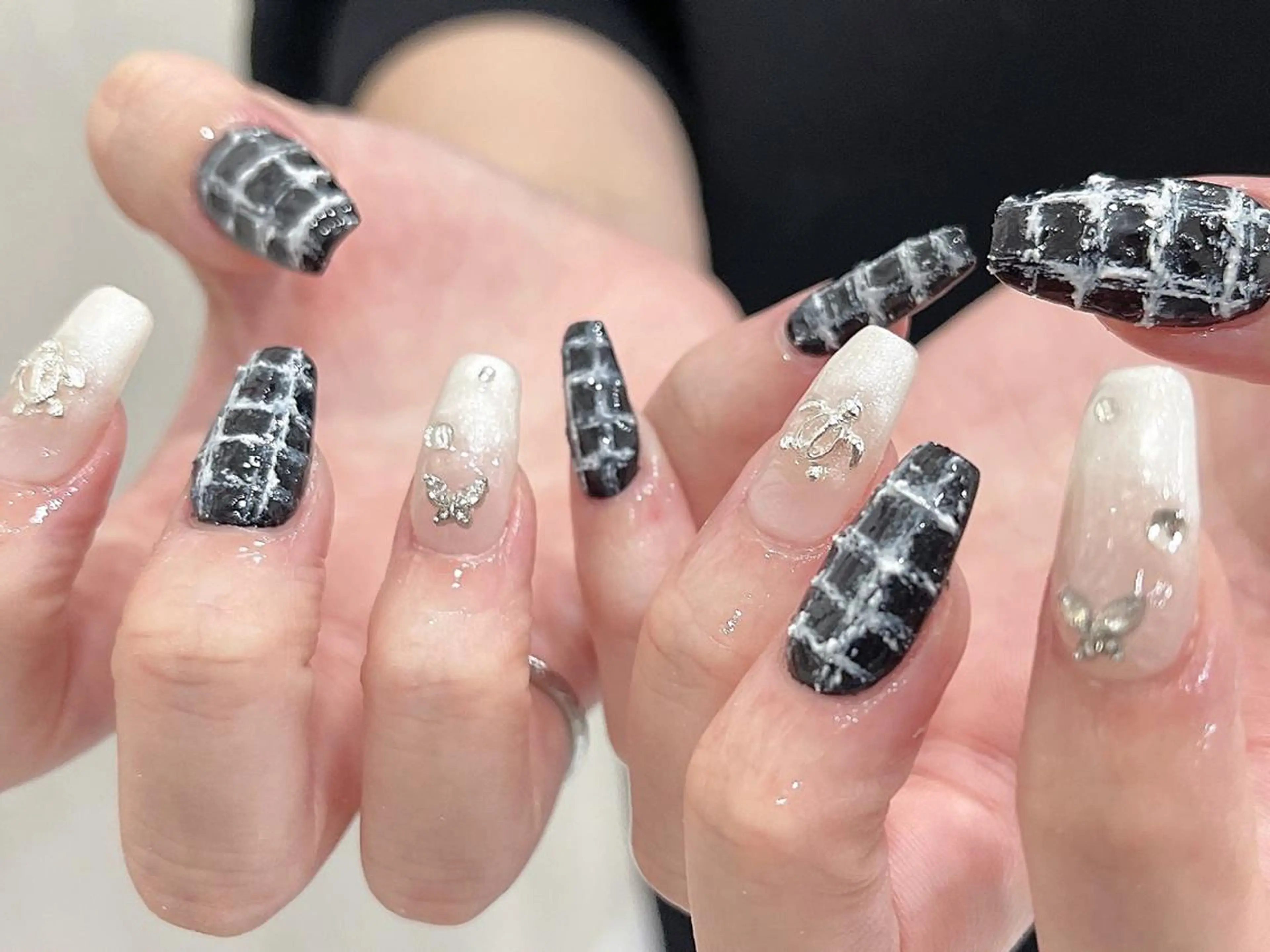 ネイル 持ち込み Shis_🦄shi 韓国風キラキラネイルのネイルデザイン