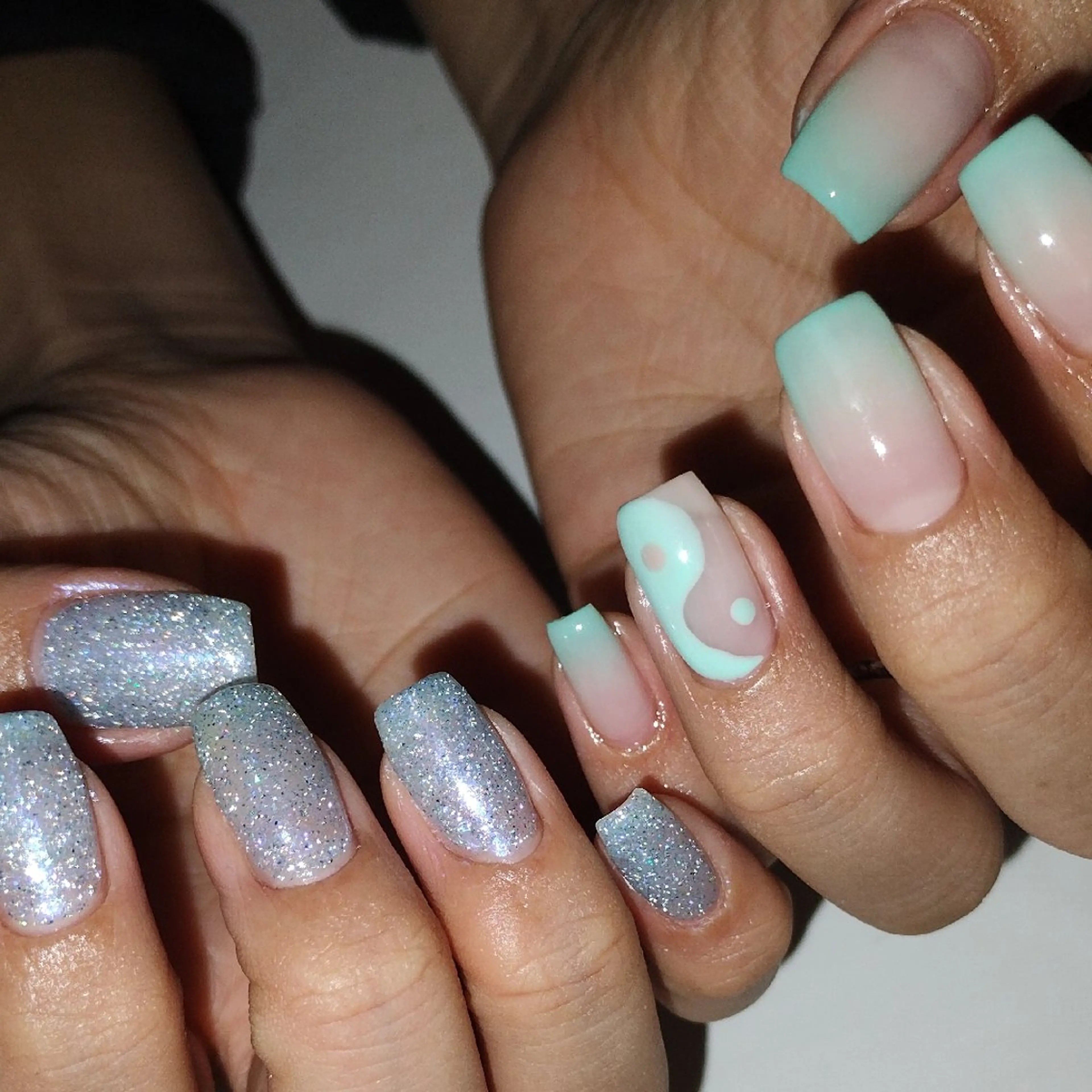 ネイル 氷ネイル・うるうるネイル 韓国ネイル ラメ(グリッター) ワンホンネイル 424 nailsのネイルデザイン