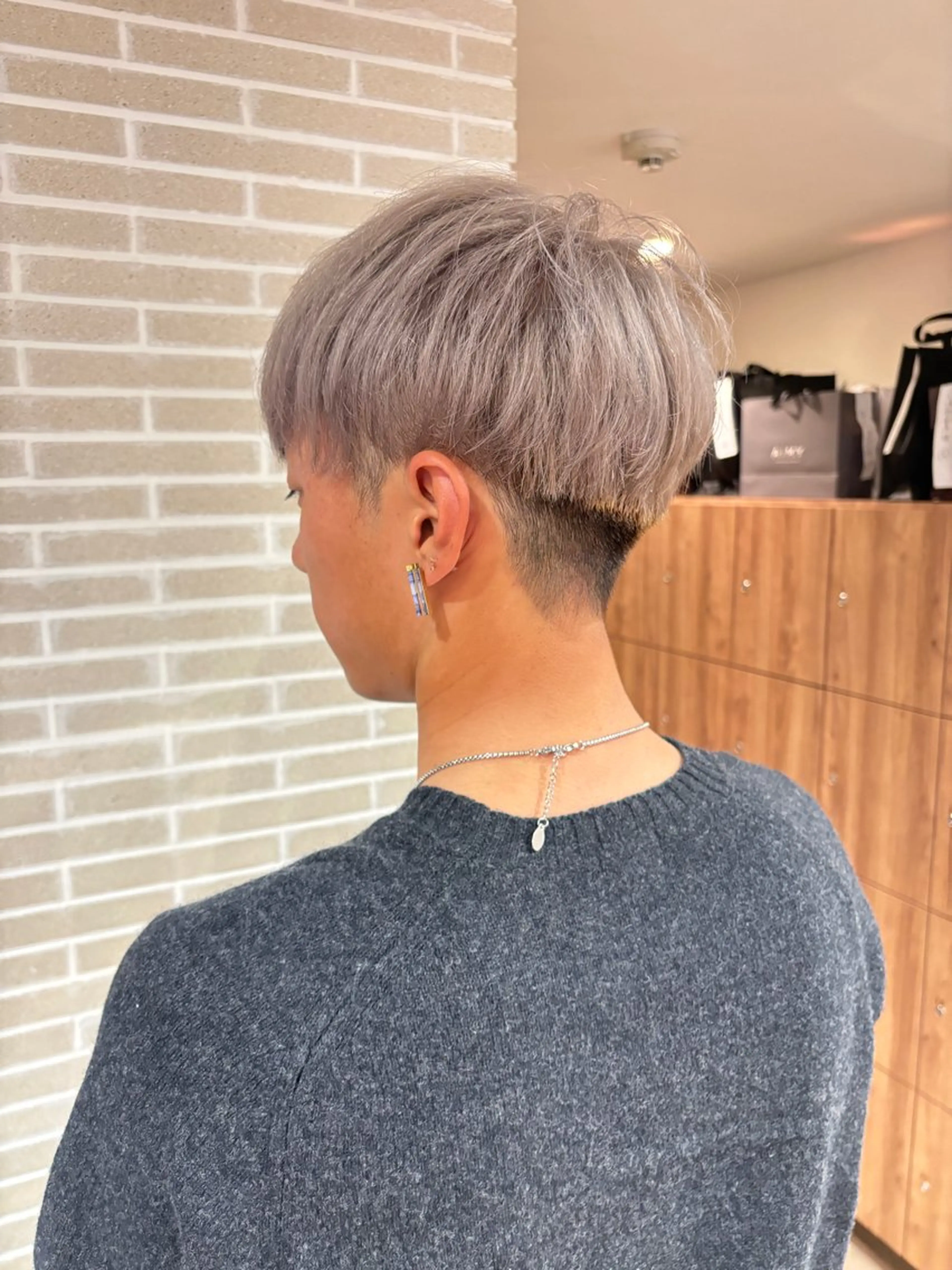 ショート カラー メンズ メンズブリーチ メンズハイトーン ブリーチ 透明感カラー ハイトーンカラー ヘアカラー レイヤーカット⭐️ ブリーチ桑原 日花理のヘアスタイル