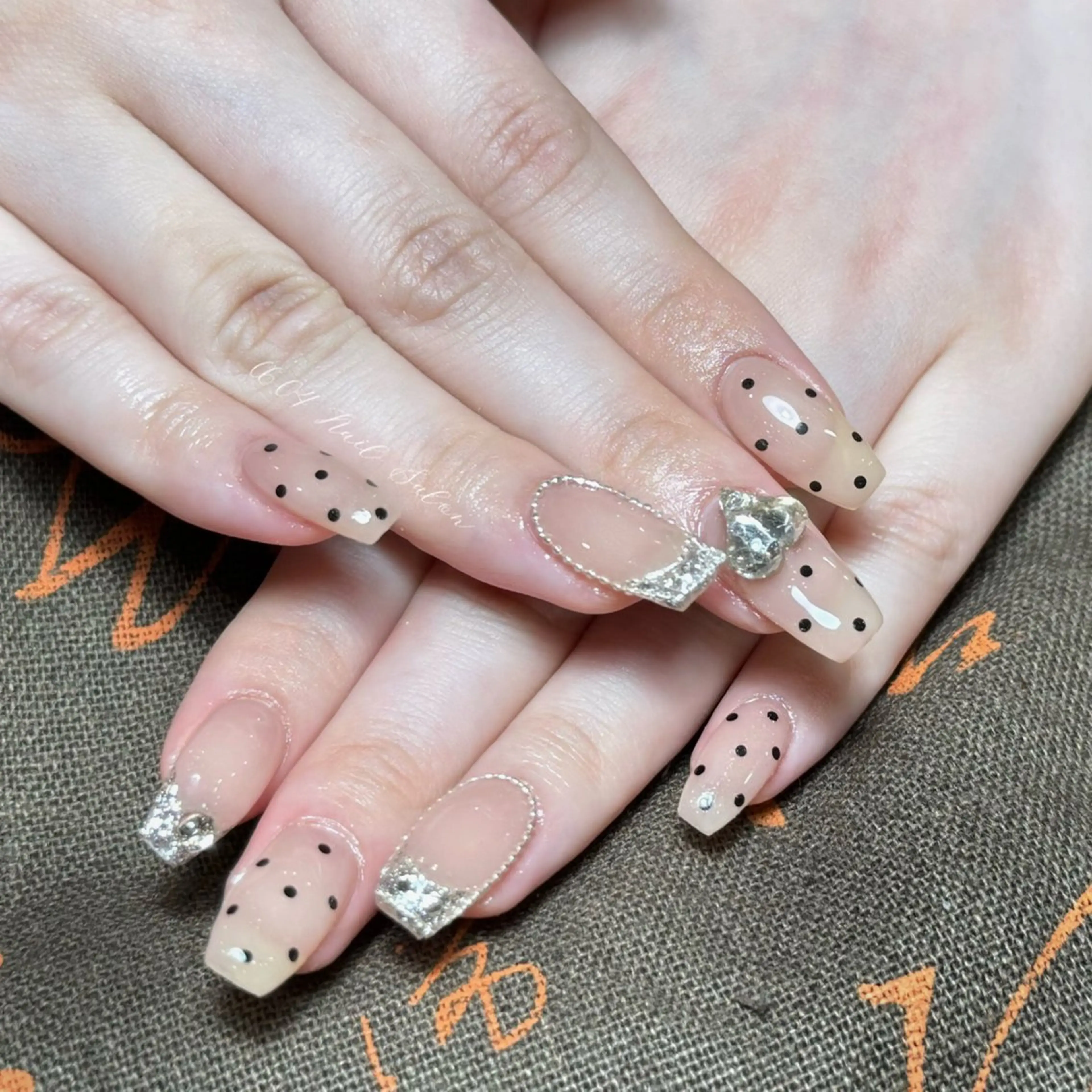 ネイル ishiro 🍂のネイルデザイン