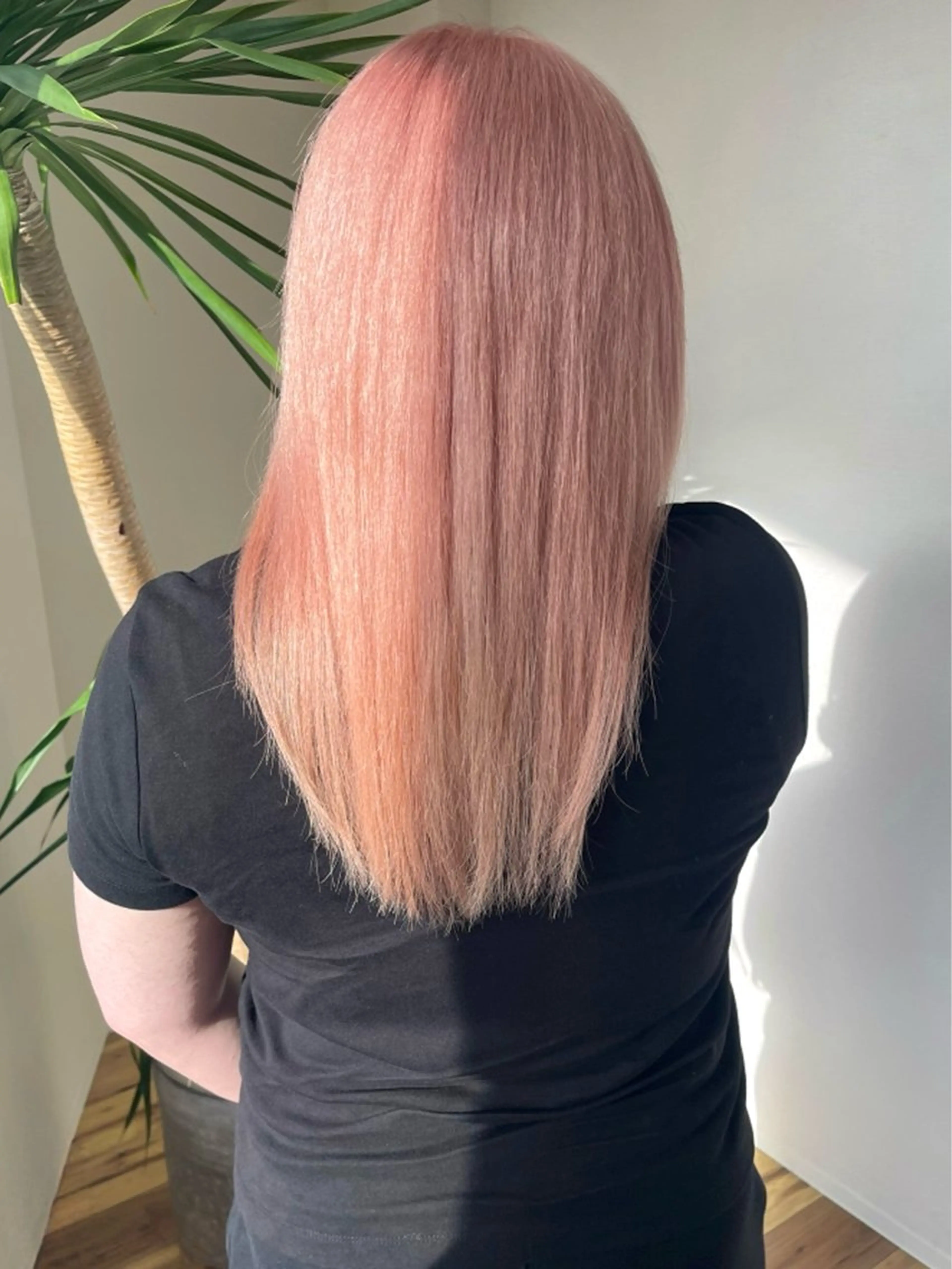 ミディアム カラー ピンクカラー カット ヘアカラー トリートメント 髪質改善ｶﾗｰ ｹｱﾌﾞﾘｰﾁ/ﾀﾑのヘアスタイル