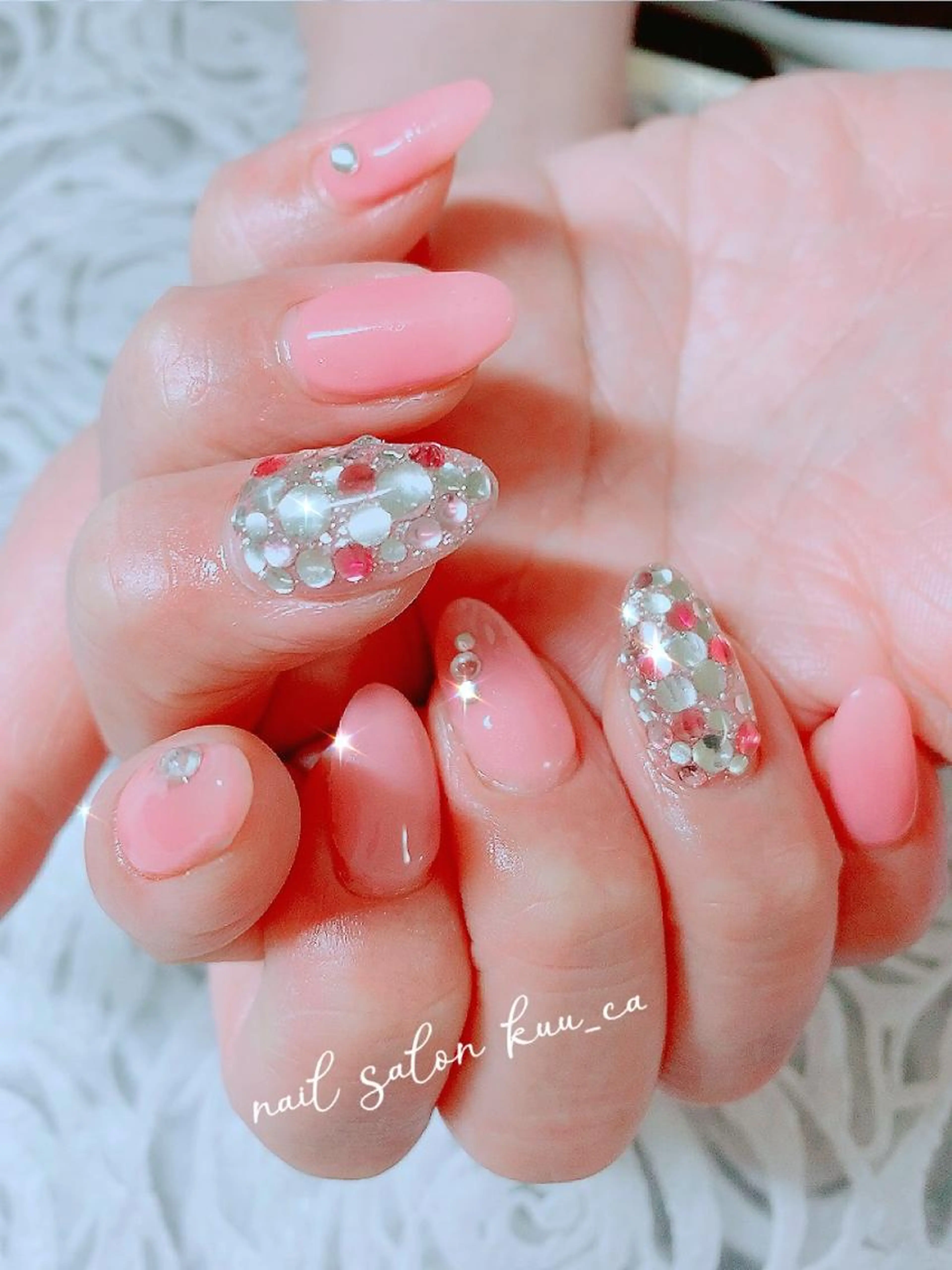 【オフなし】ストーン埋め尽くし❣️ハンド✨ワンカラー&2本ストーン埋め尽くしデザイン♡の写真