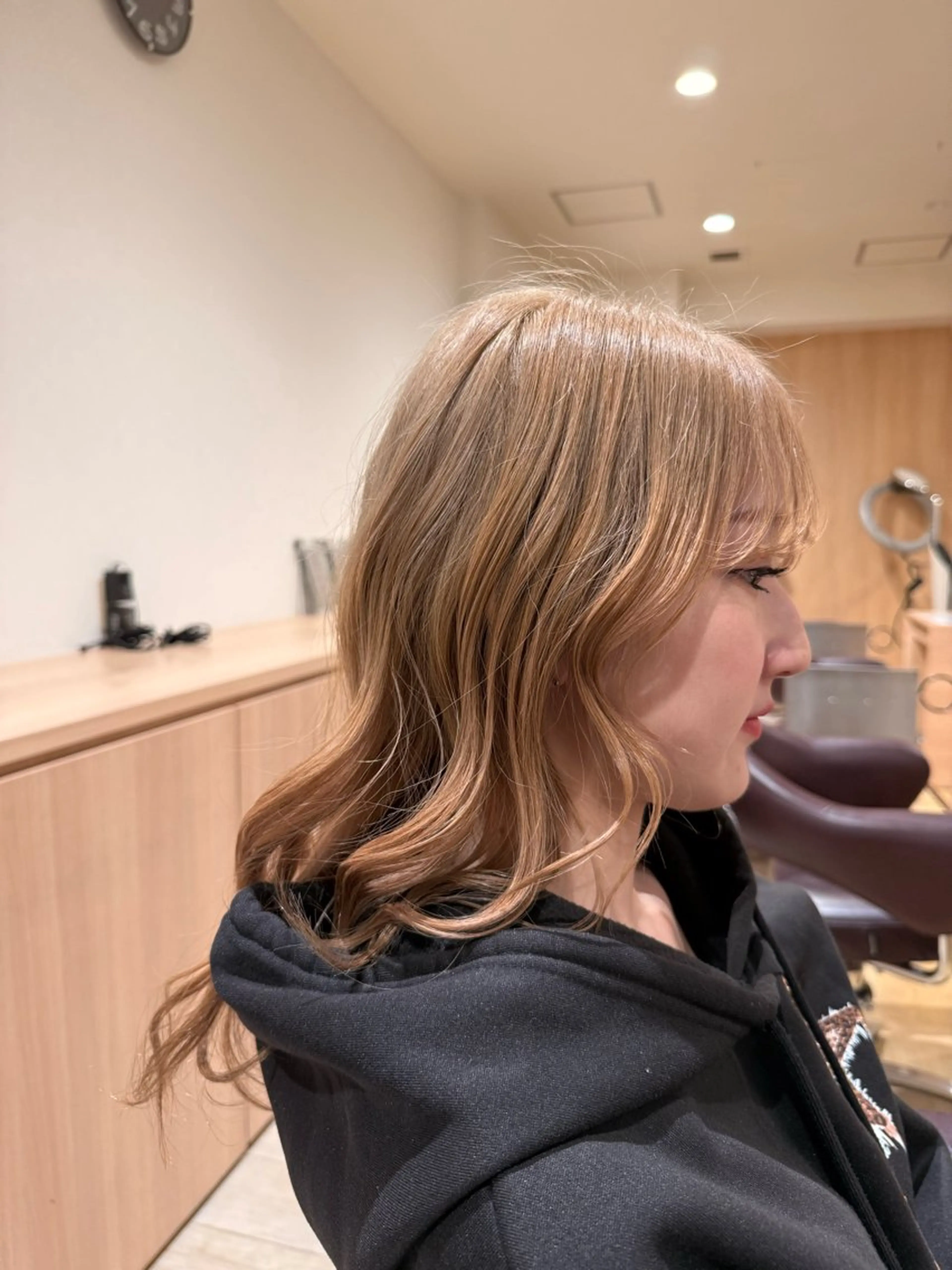 ロング カラー ベージュカラー 透明感カラー ミルクティーベージュ デート ロング カット ヘアカラー 似合わせショート 鈴木豊のヘアスタイル