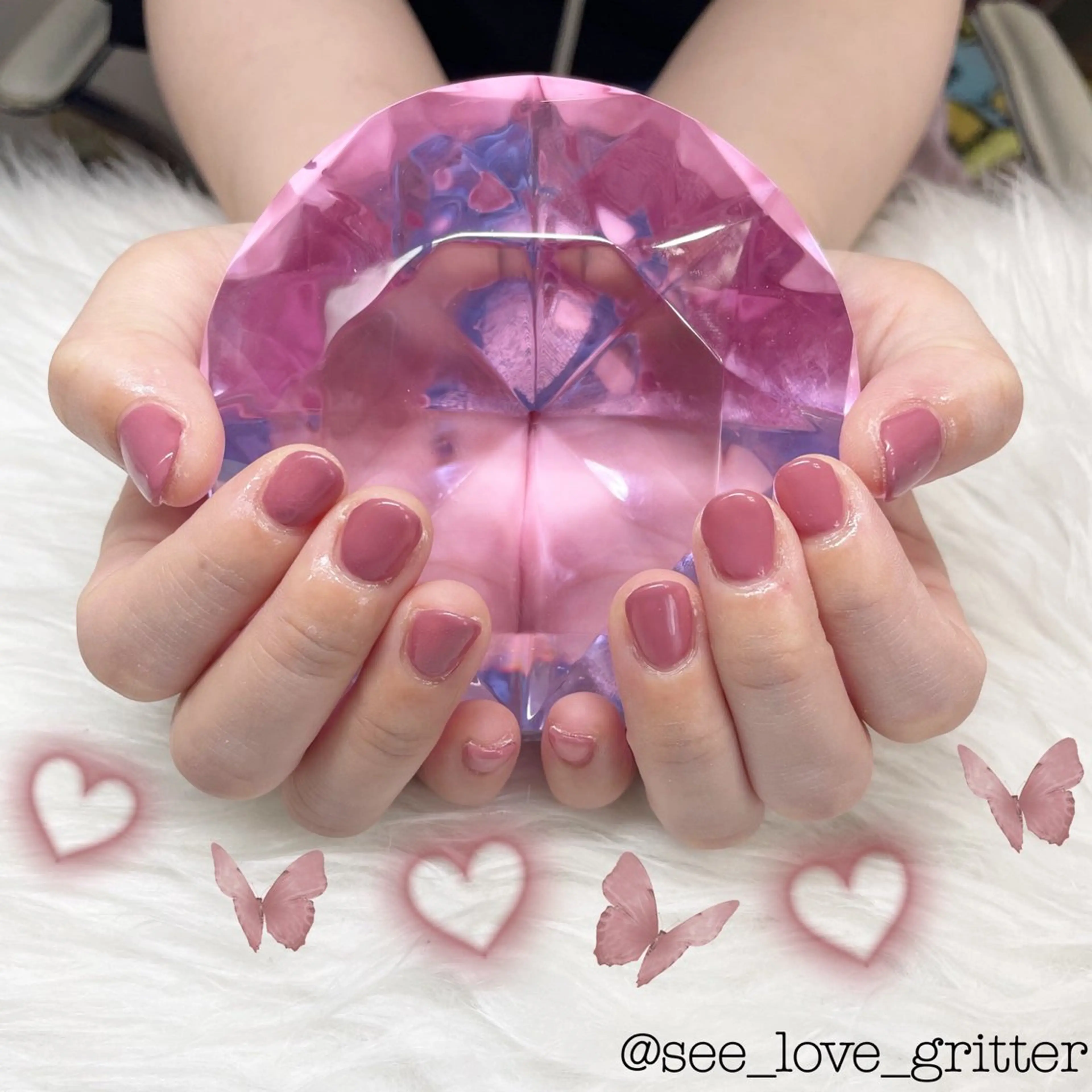 ミディアム see love gritterのネイルデザイン