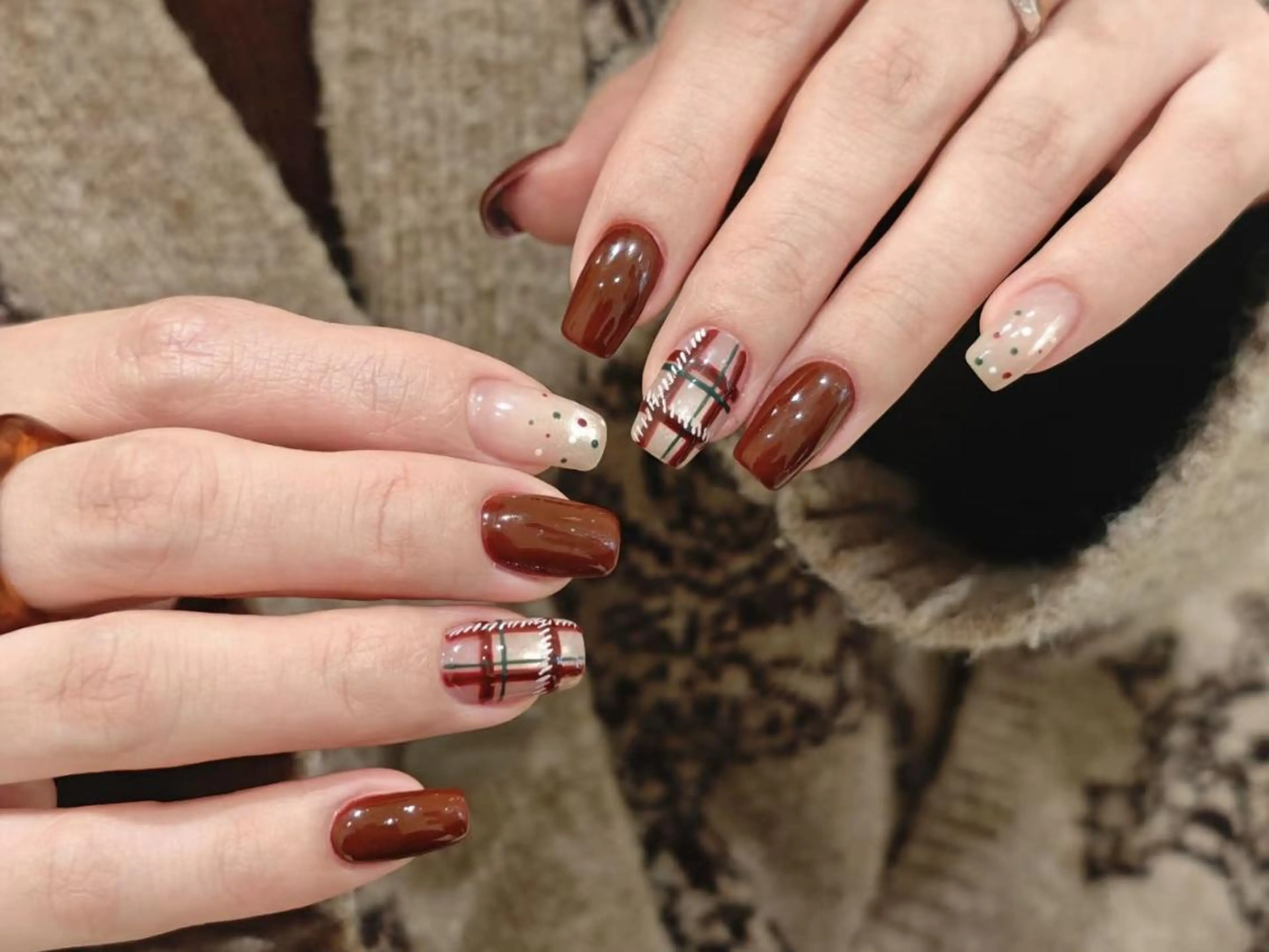 ネイル アートネイル ボルドー ドット ジェルネイル ガーリー ハンドネイル ハンドケア 💗NA.YUKI NAIL💗のネイルデザイン