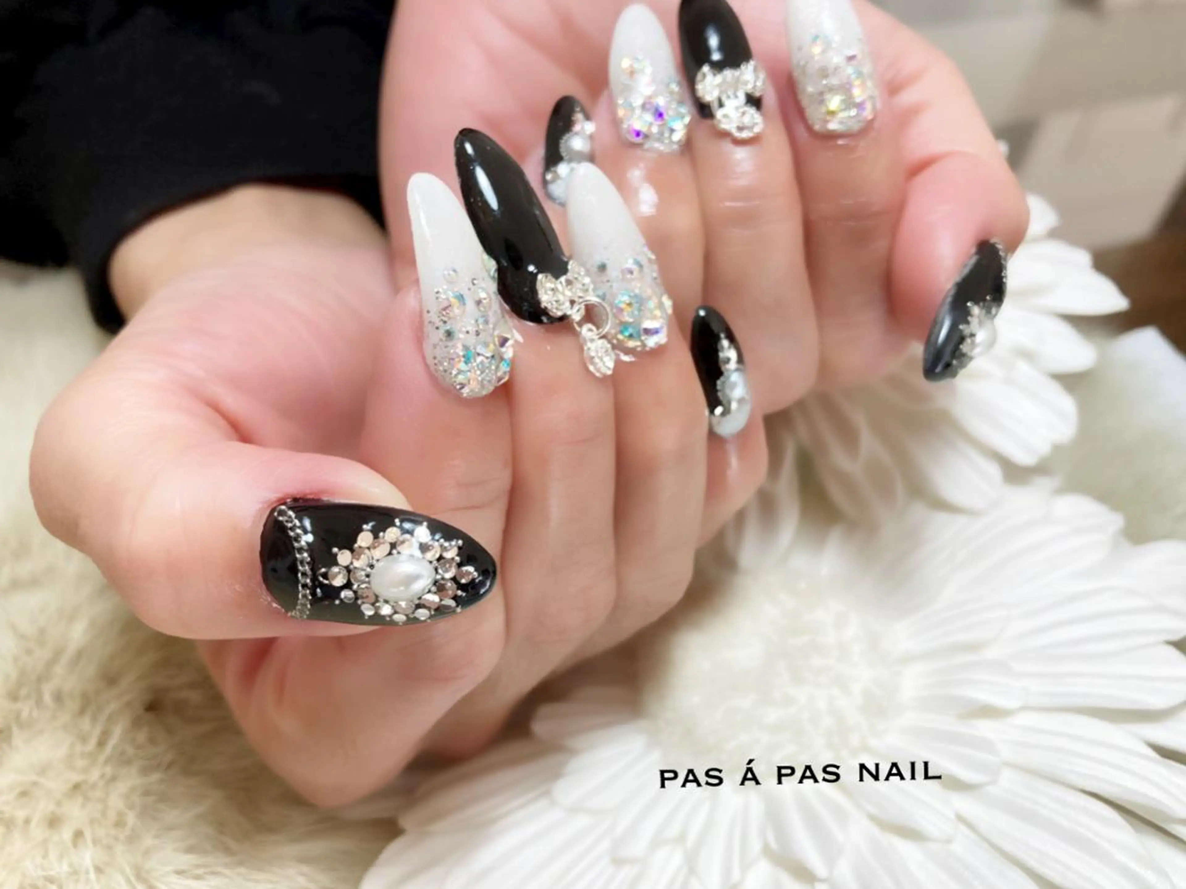 ネイル Yakko pas á pasのネイルデザイン