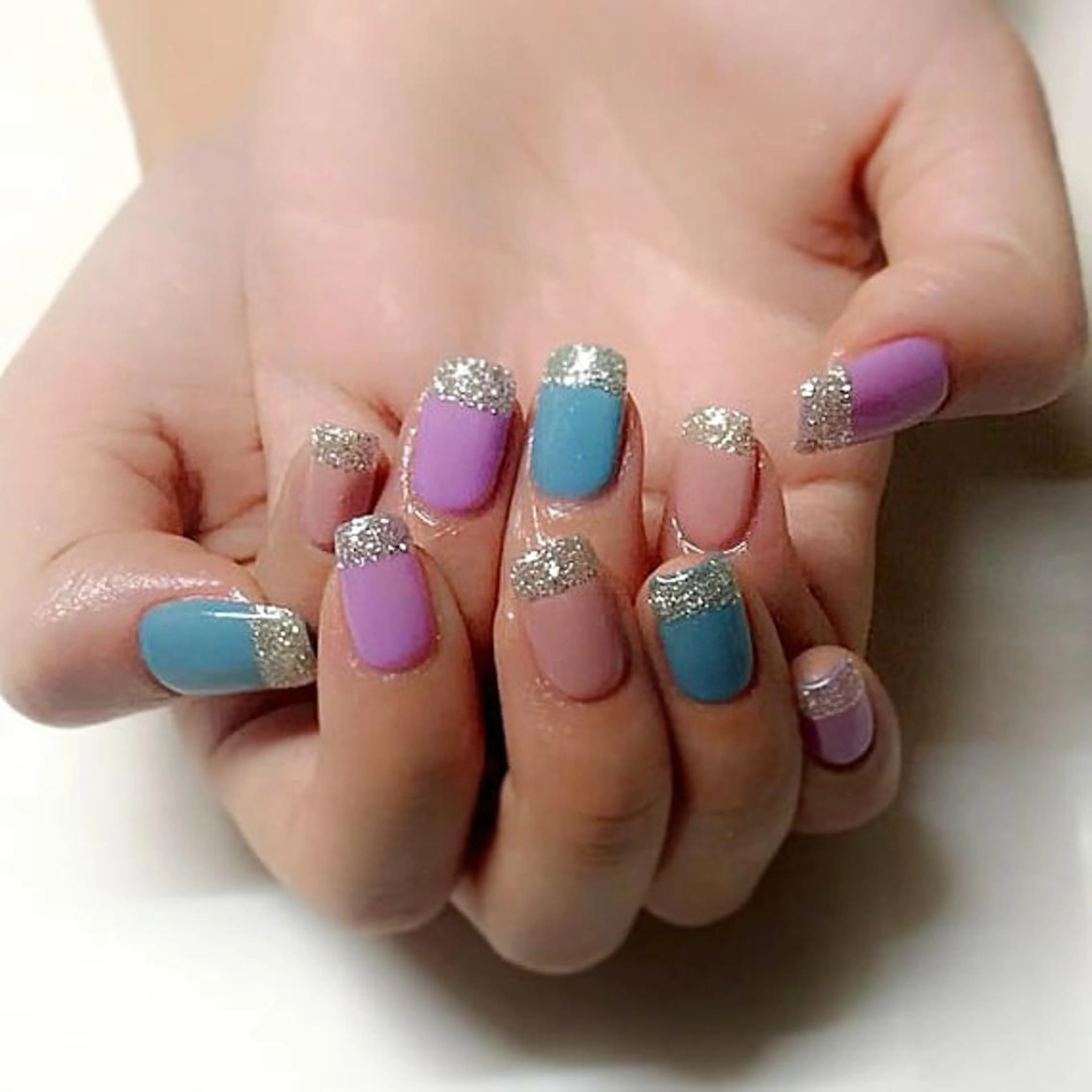 ネイル フレンチネイル ラメ(グリッター) スクエアネイル ハンドネイル ハンドケア lyly.nail所属・lylynail YUUKAのネイルデザイン