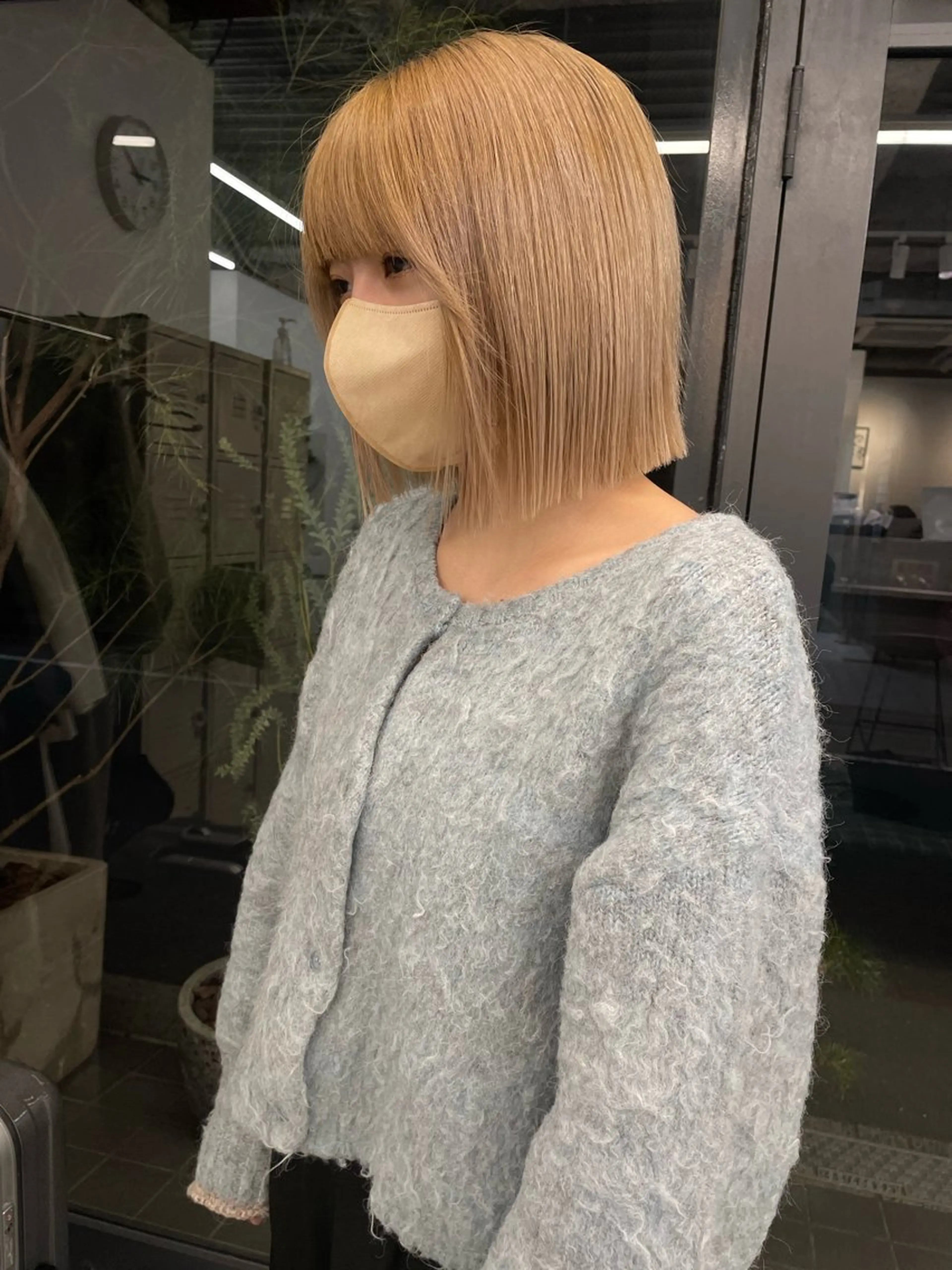 ショート ボブ パーマ、ボブ、透明感 カラー、小須田ゆあのヘアスタイル