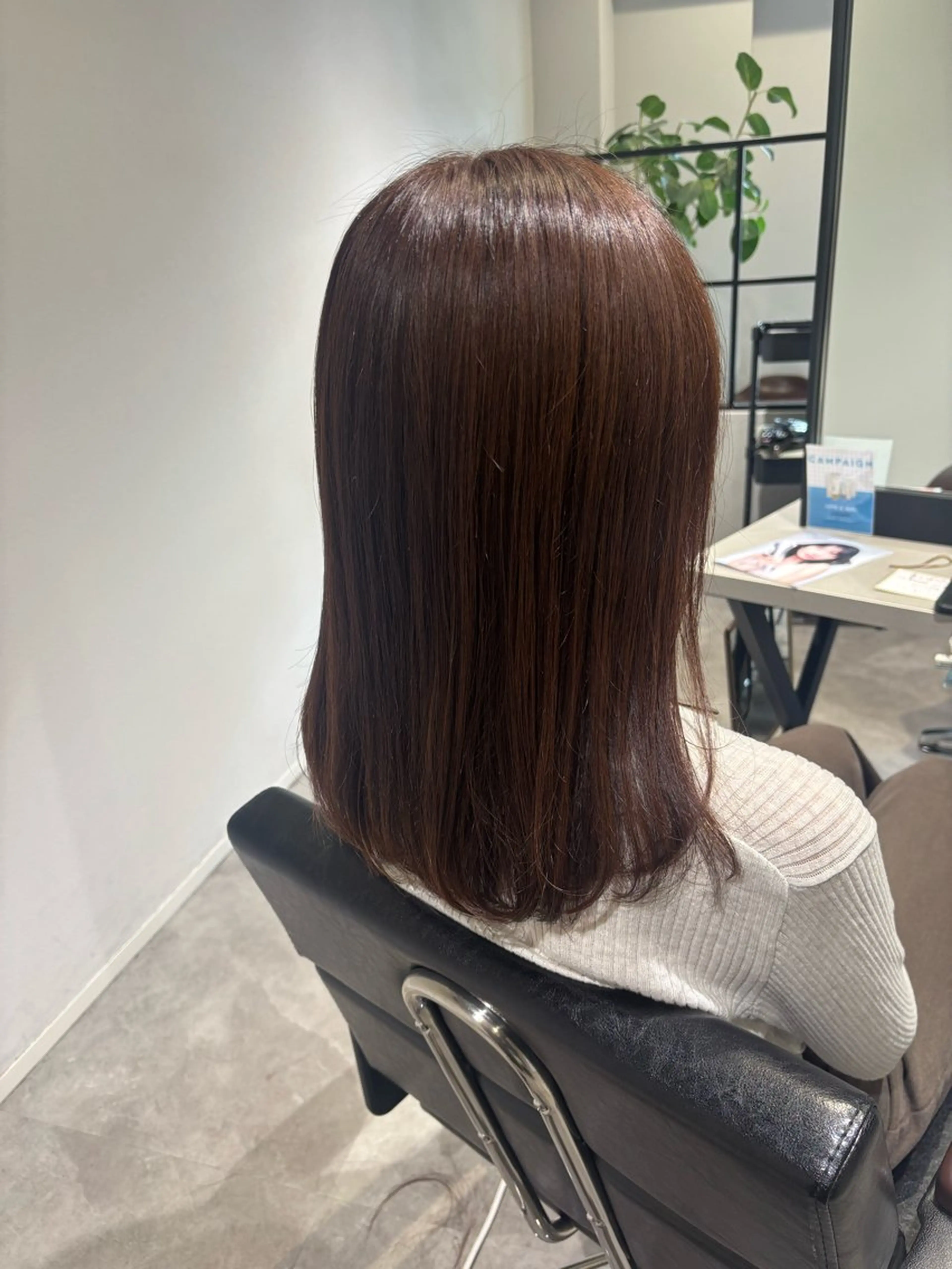 ロング ラベンダーベージュ カット ヘアカラー トリートメント 長尾ゆりの/ボブ/ ベージュ/ハイトーンのヘアスタイル