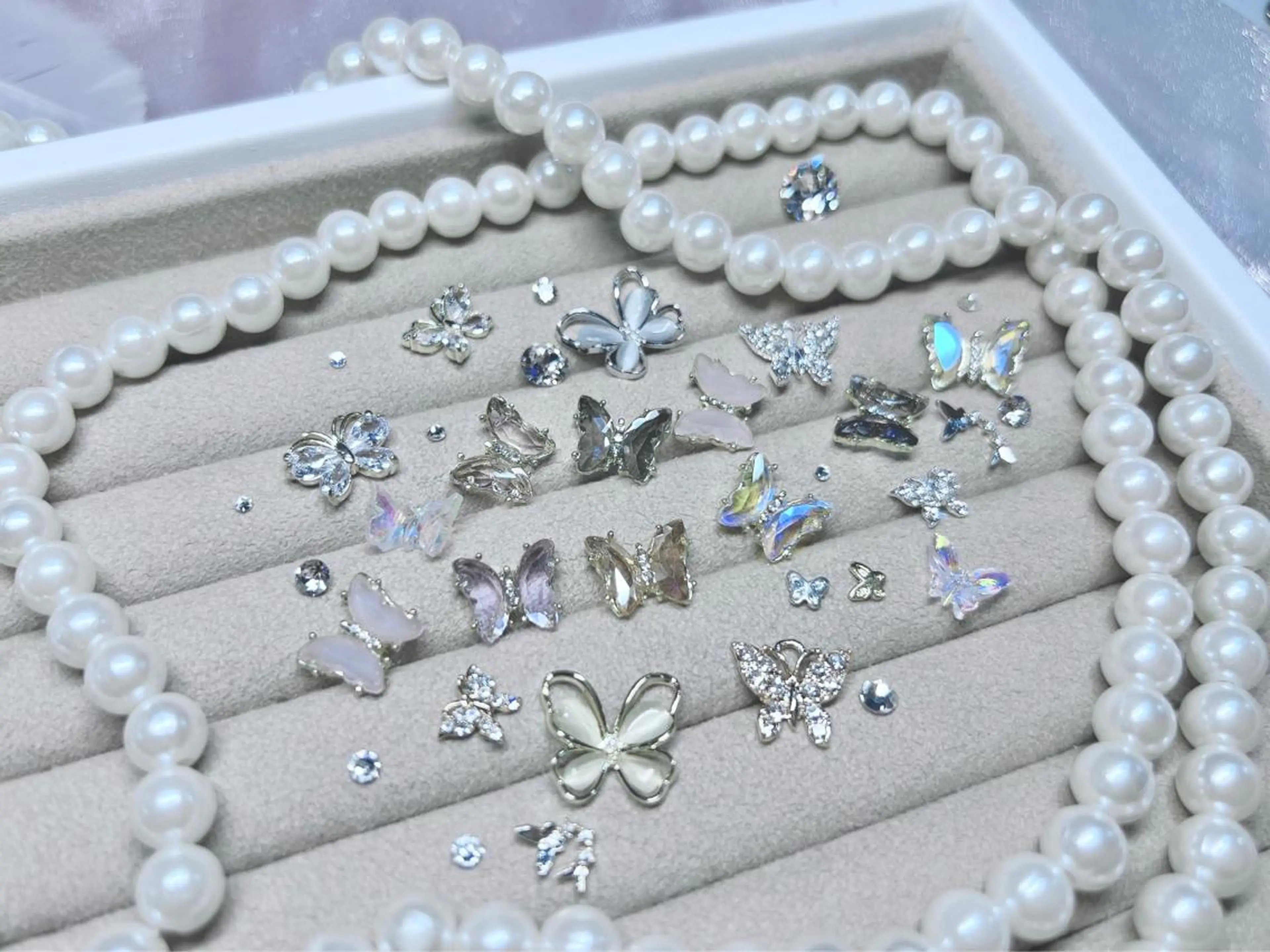 ネイル アートネイル ジェルネイル キラキラネイル 韓国ネイル 持ち込み Yudia 🫧Kyokaのネイルデザイン