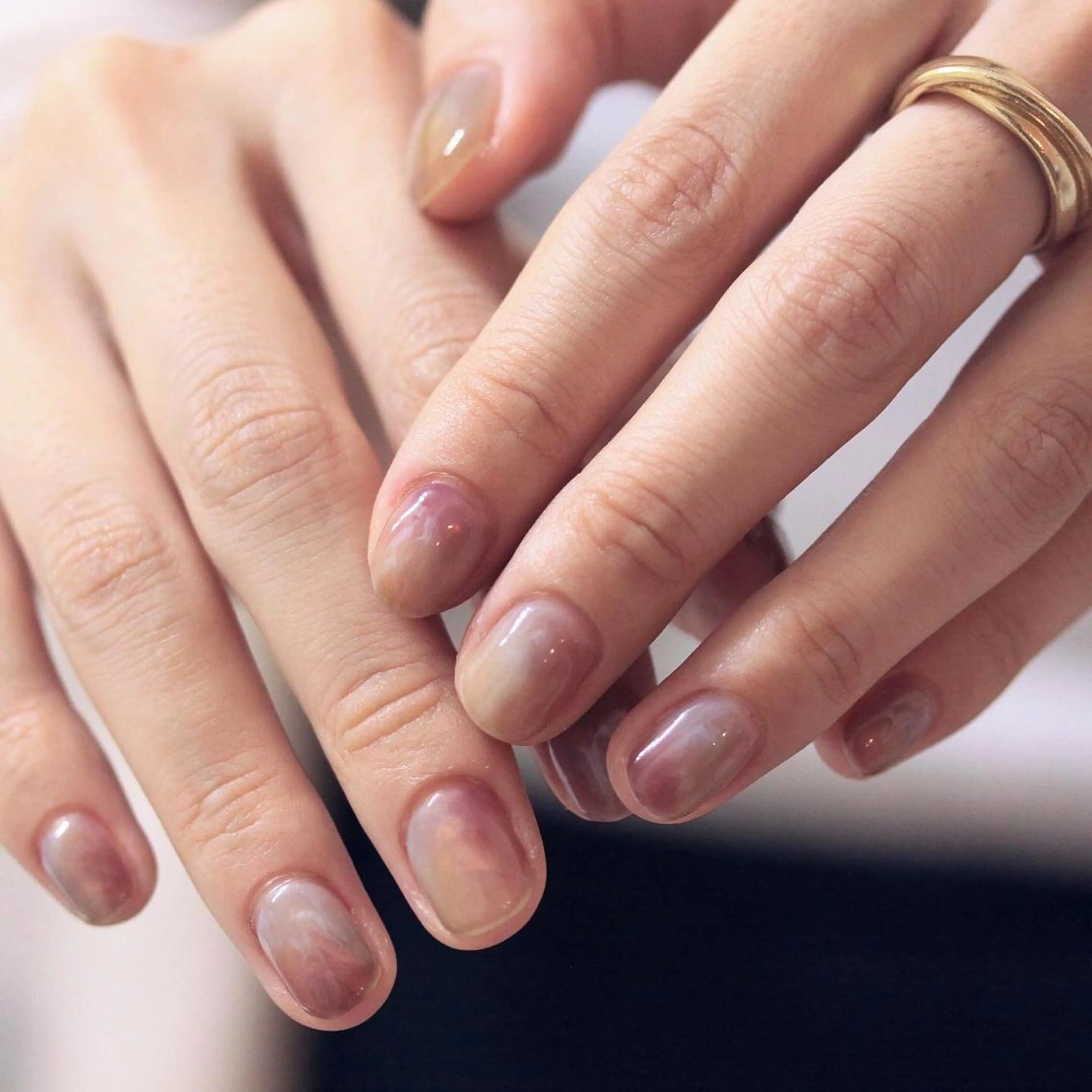 ネイル オーロラネイル 氷ネイル・うるうるネイル 大理石ネイル(マーブル) ニュアンスネイル オフィスネイル ハンドネイル Elio所属・Elio 国泰寺のネイルデザイン