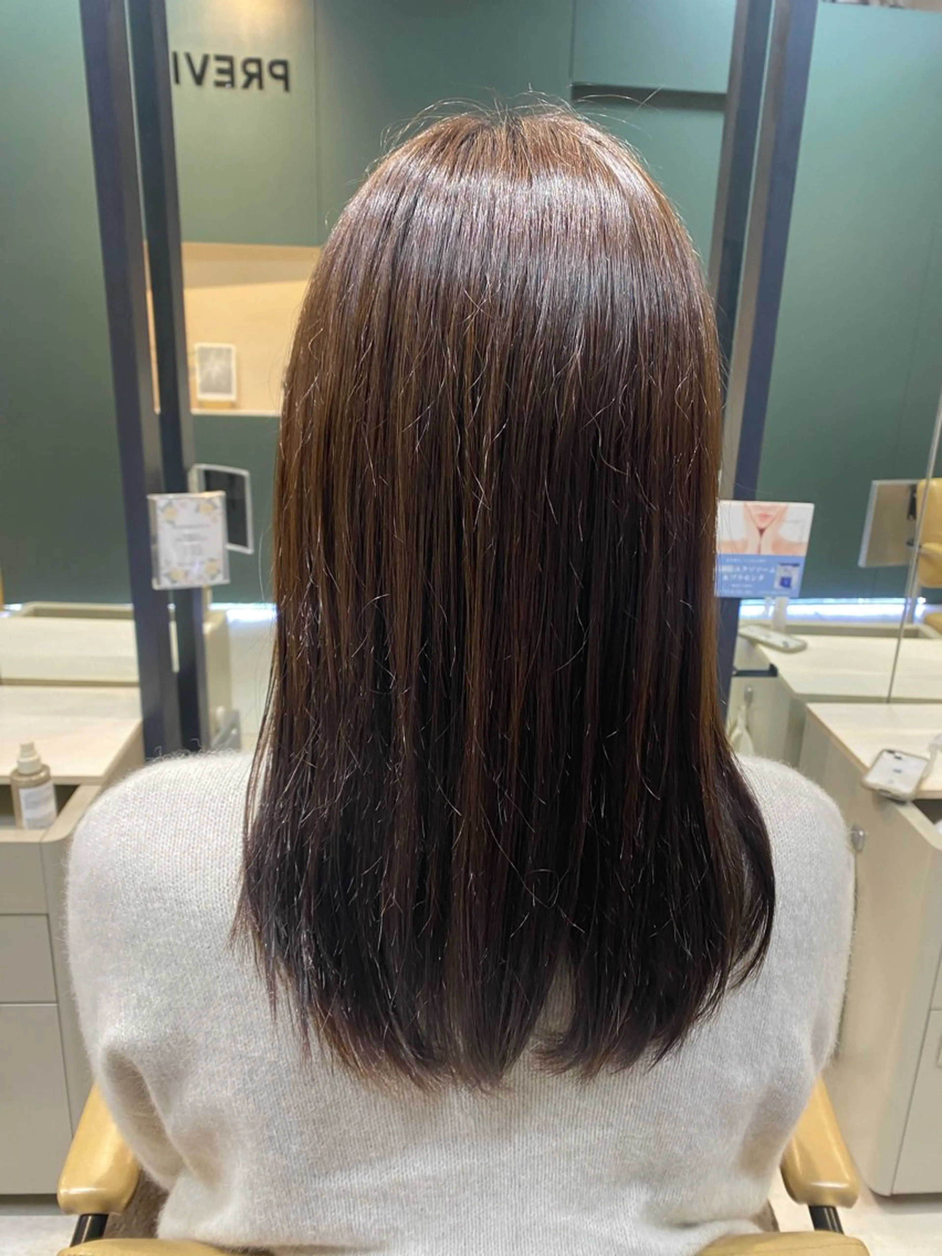 セミロング カラー ブラウンカラー PREVIA銀座渡辺 真矢のヘアスタイル